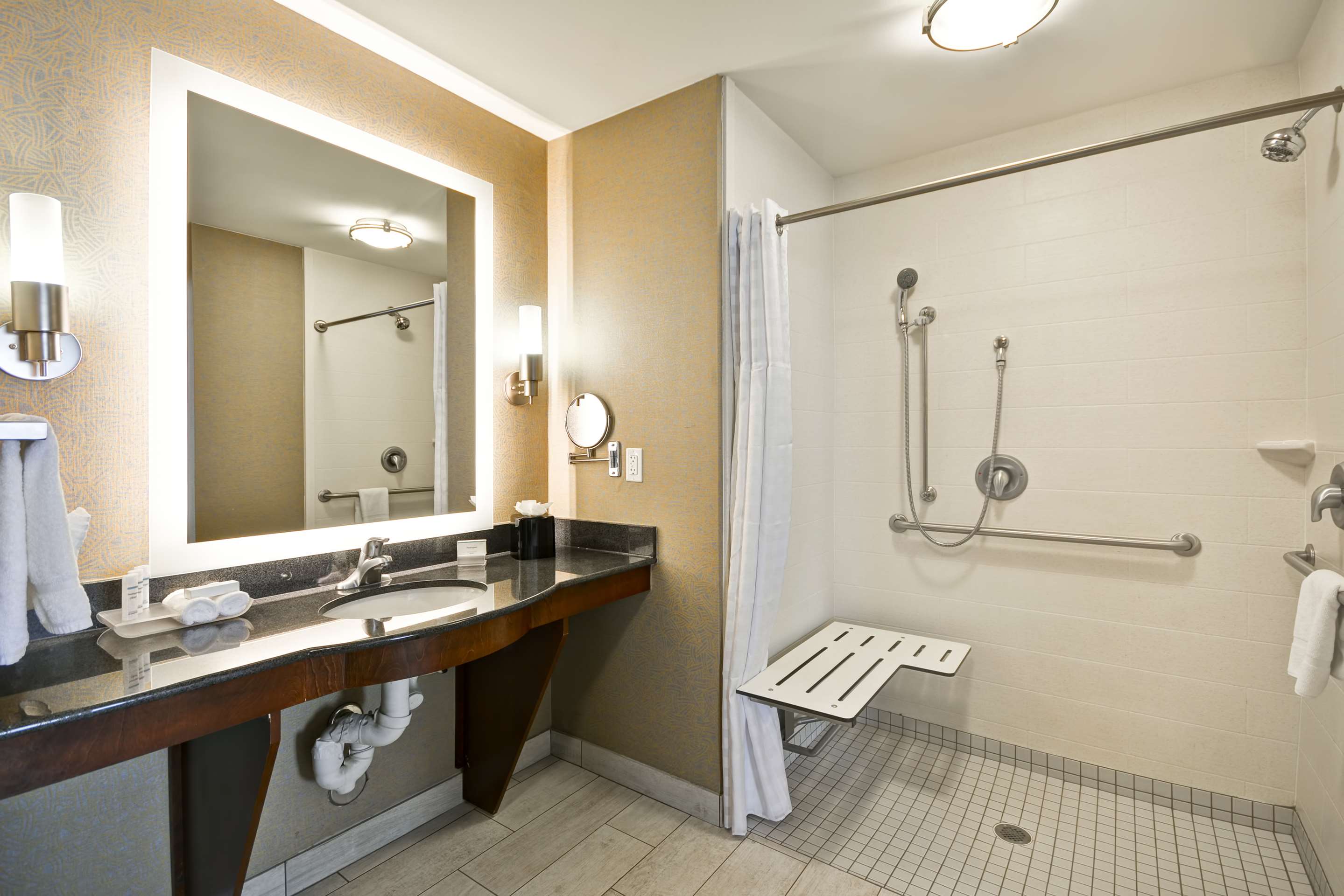 Guest room bath