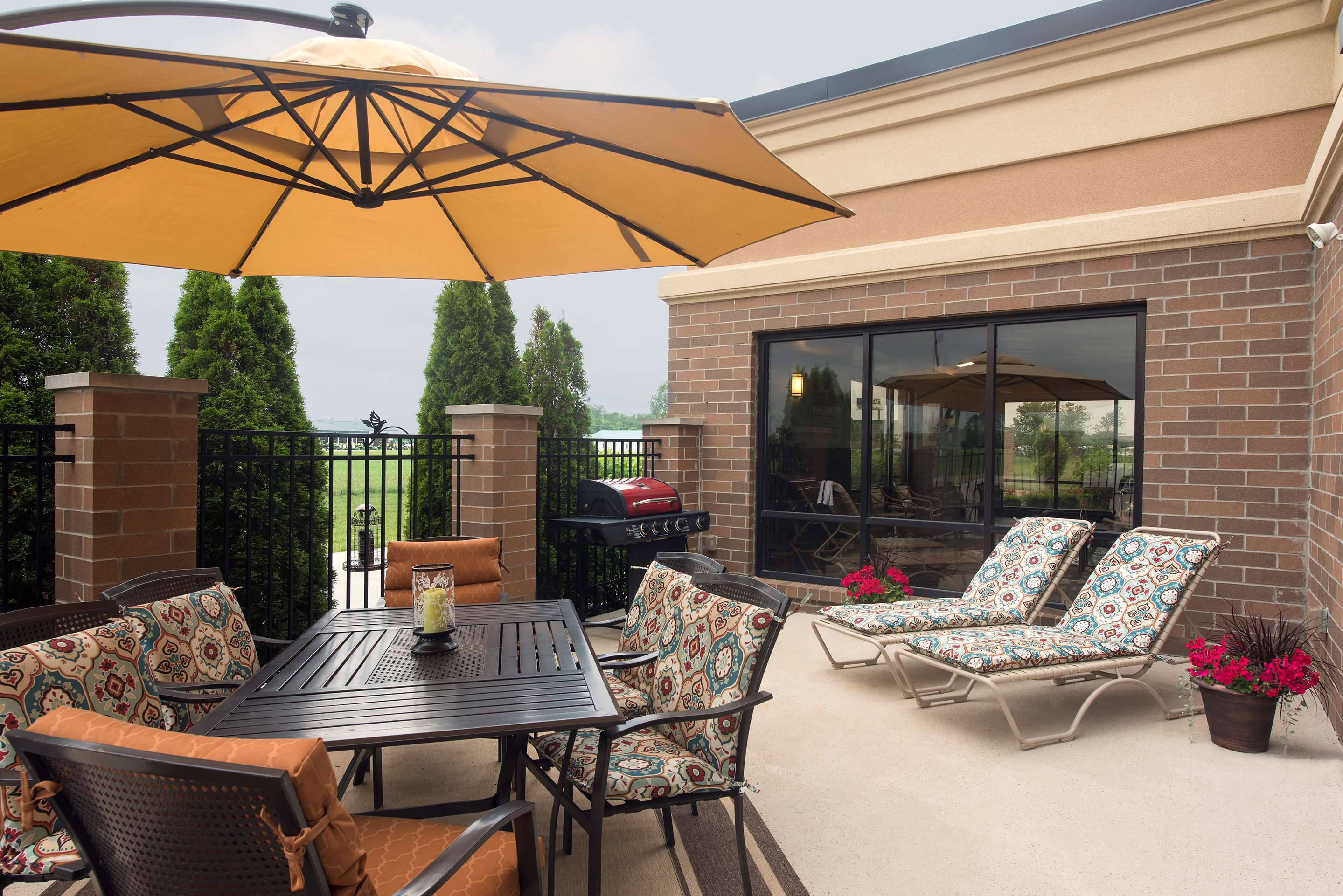 Exterior | Hampton Inn & Suites Crawfordsville