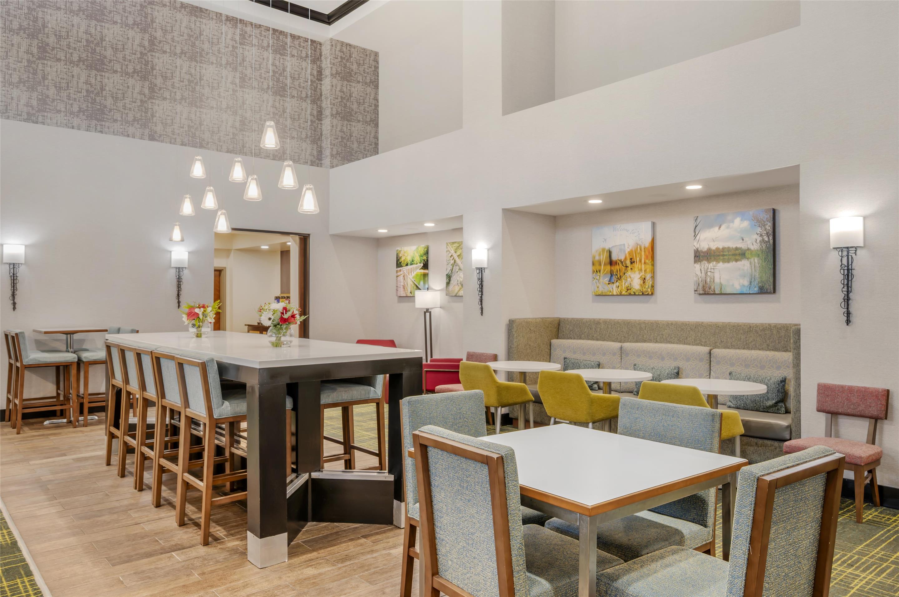 Lobby | Hampton Inn & Suites Crawfordsville