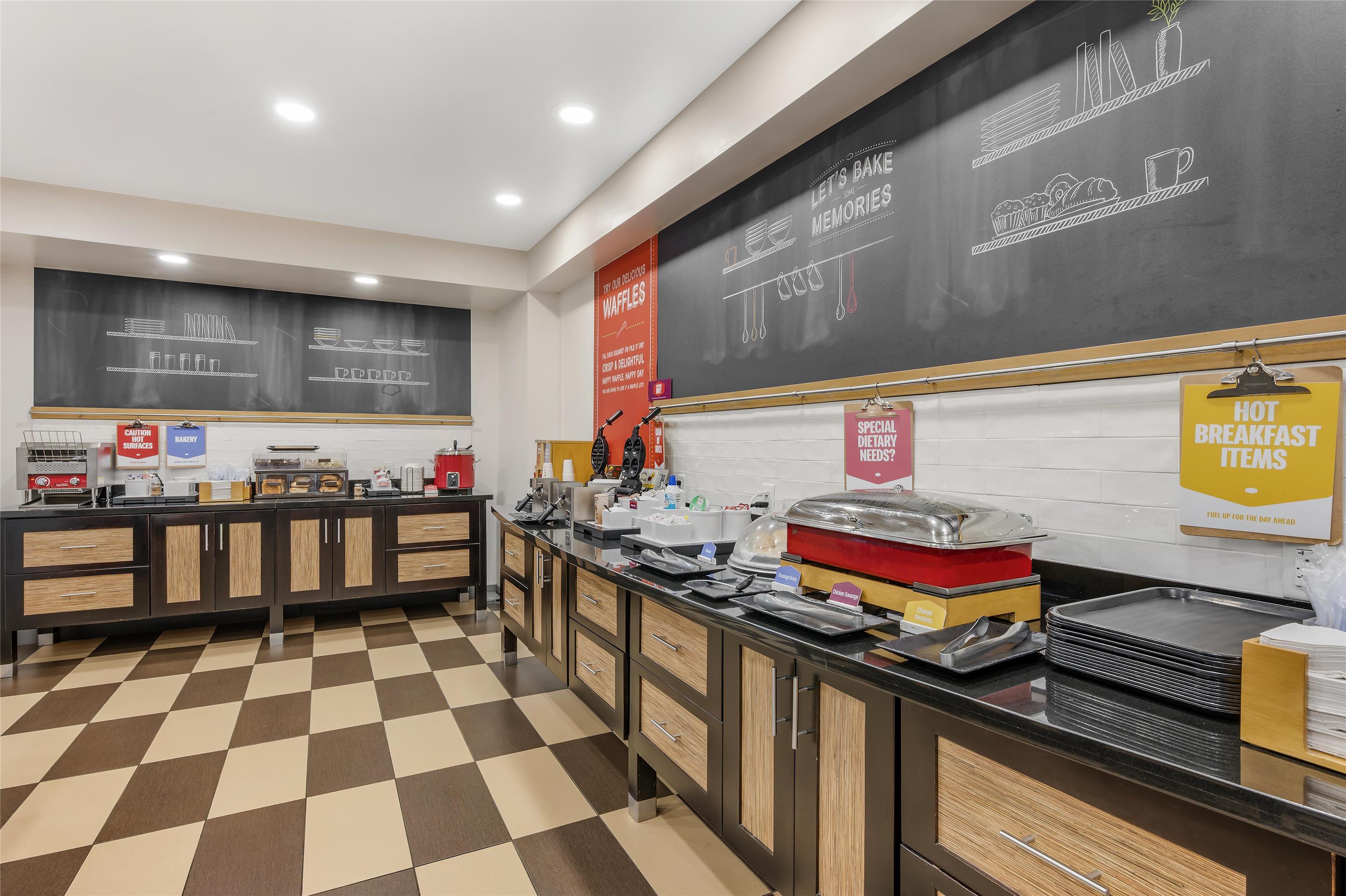 Breakfast Area | Hampton Inn & Suites Crawfordsville