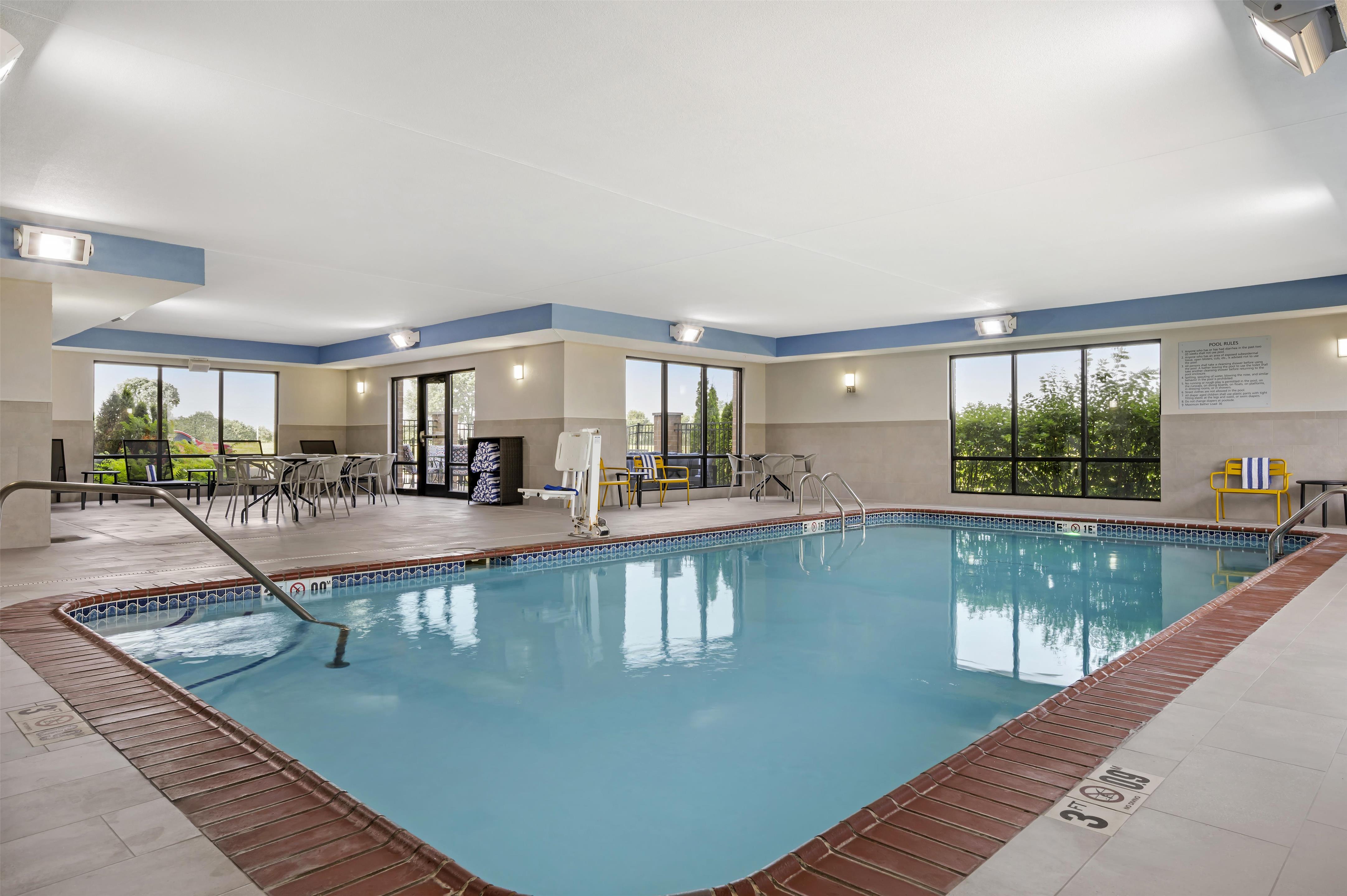 Pool | Hampton Inn & Suites Crawfordsville