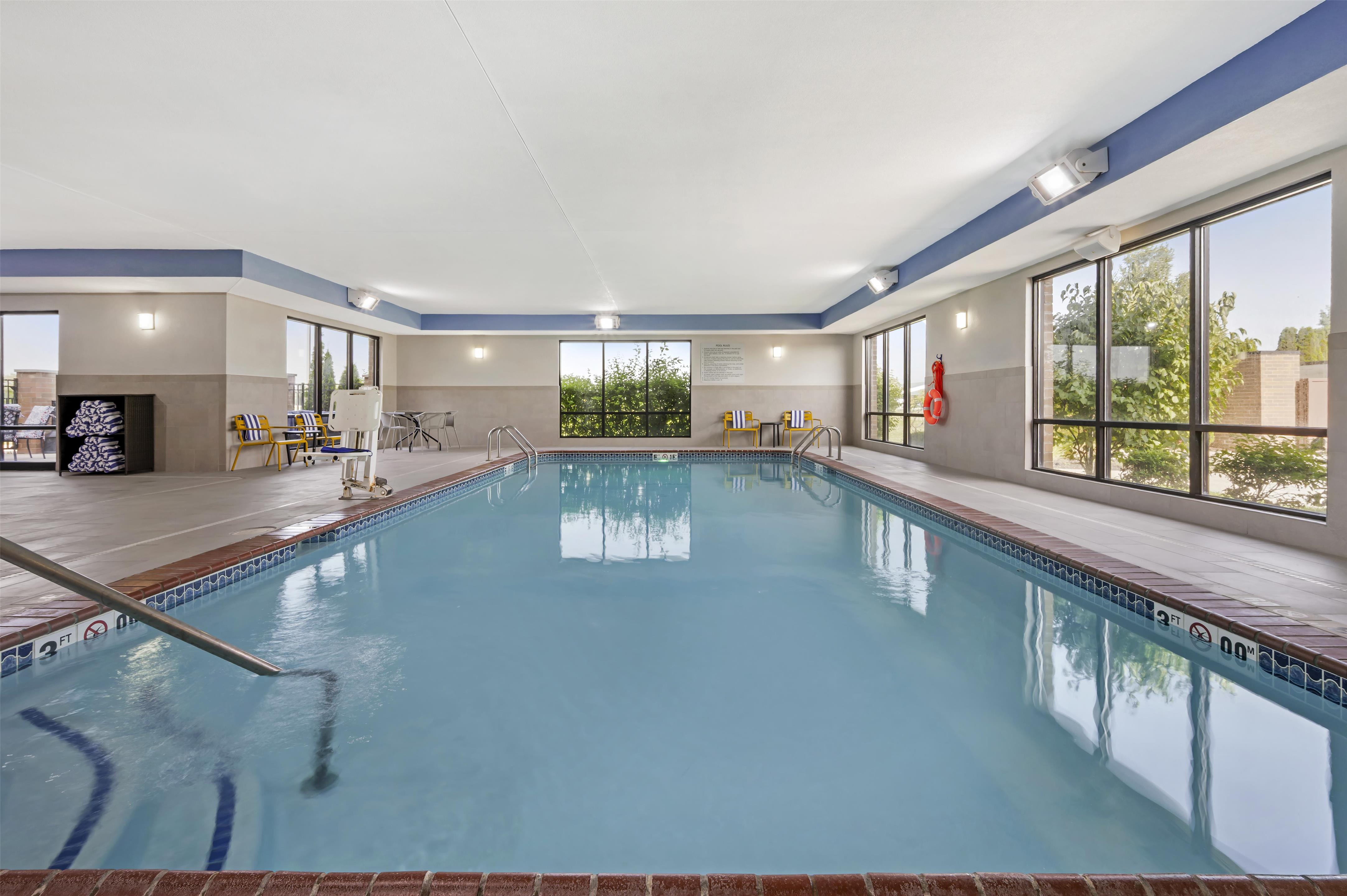 Pool | Hampton Inn & Suites Crawfordsville