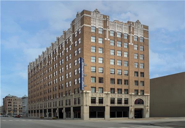 Hampton Inn Indianapolis Dwtn across from Circle Centre