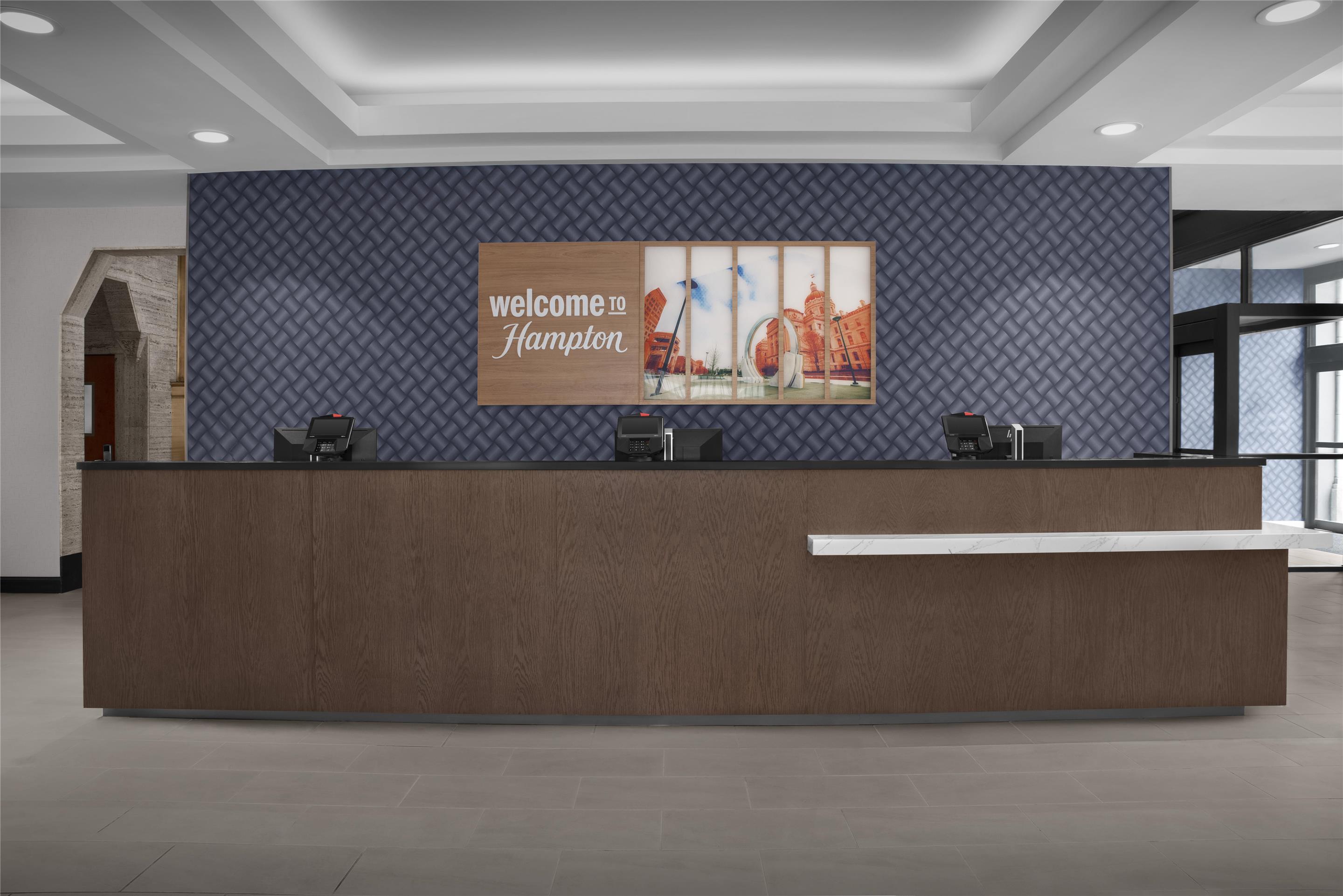 Reception | Hampton Inn Indianapolis Downtown Across from Circle Centre