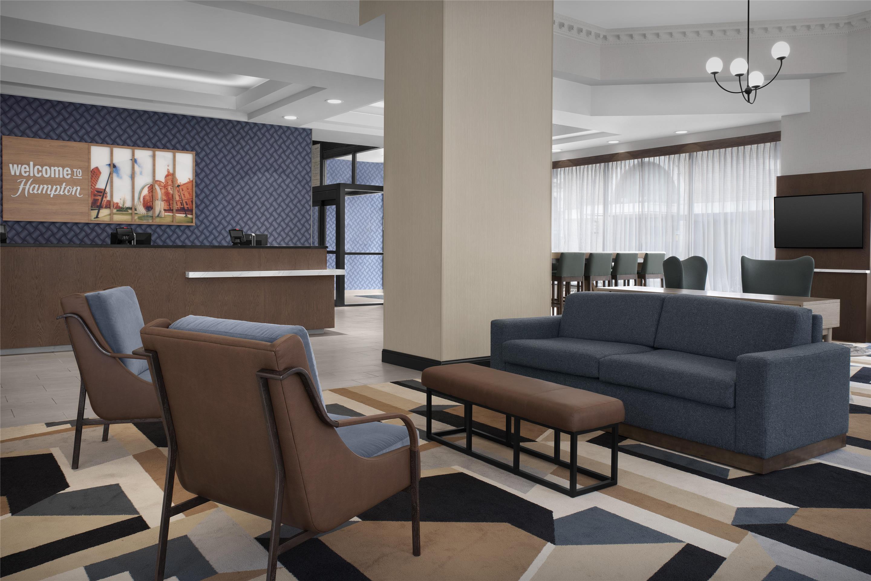 Reception | Hampton Inn Indianapolis Downtown Across from Circle Centre