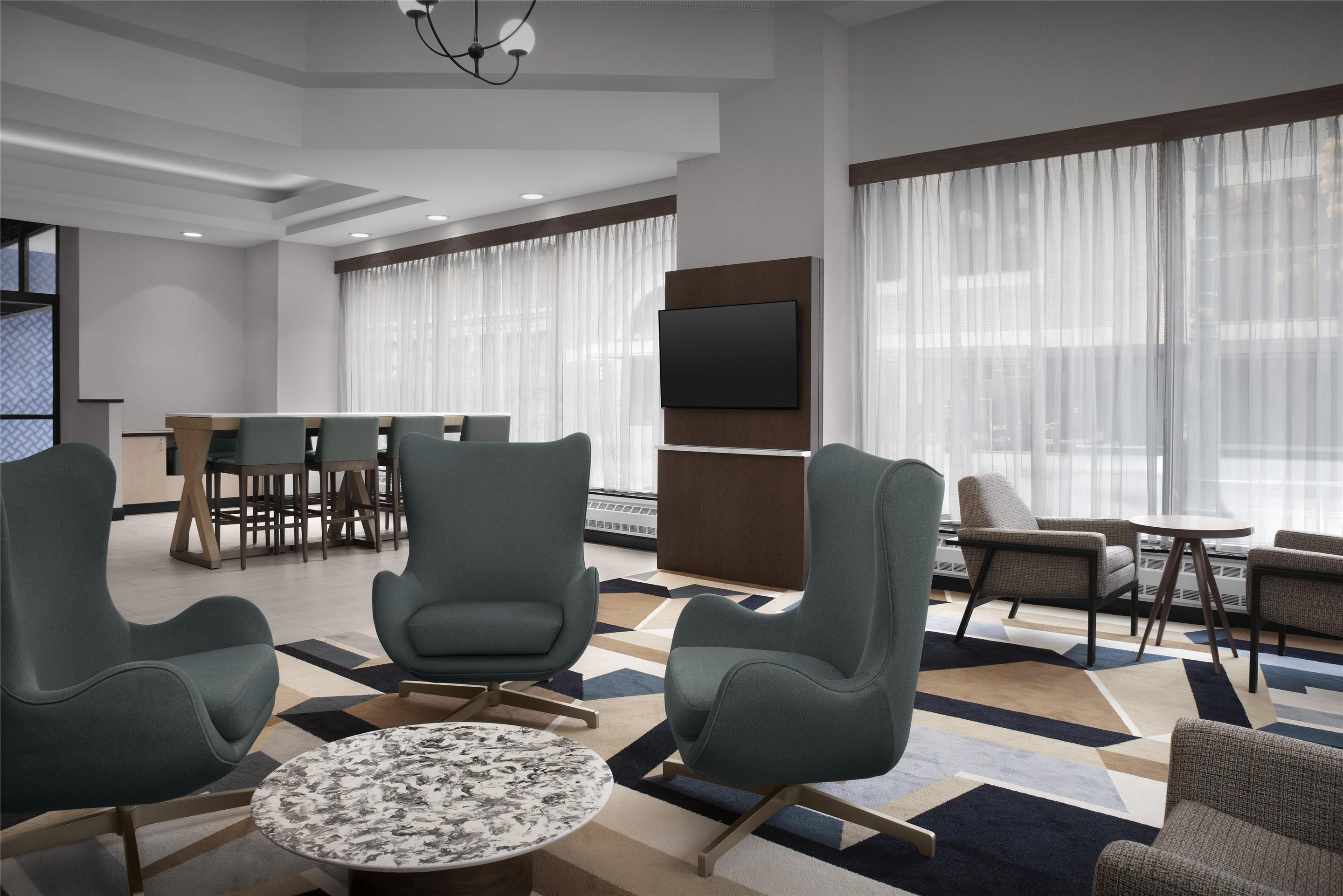 Lobby | Hampton Inn Indianapolis Downtown Across from Circle Centre
