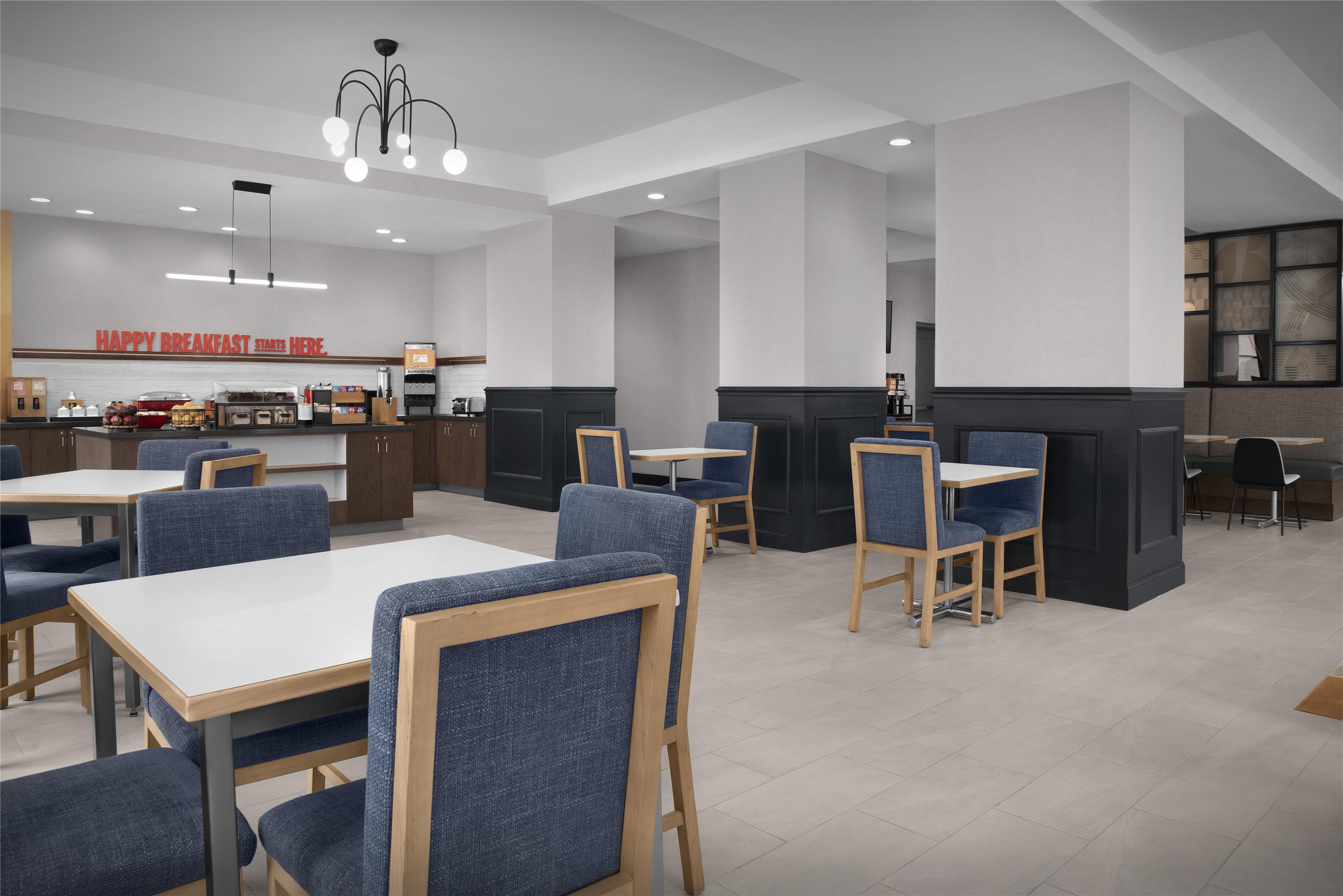 Breakfast Area | Hampton Inn Indianapolis Downtown Across from Circle Centre