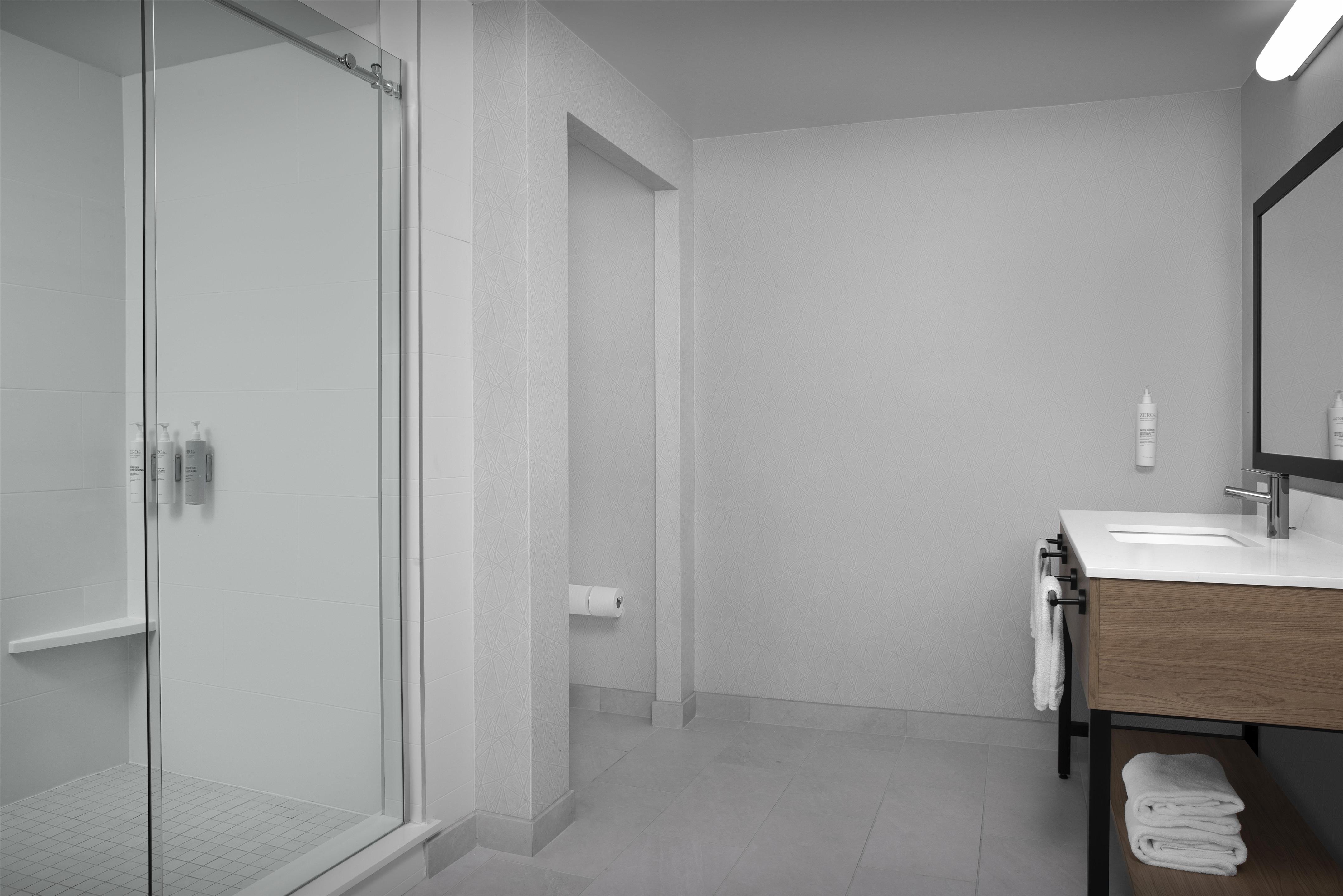 Guest room bath