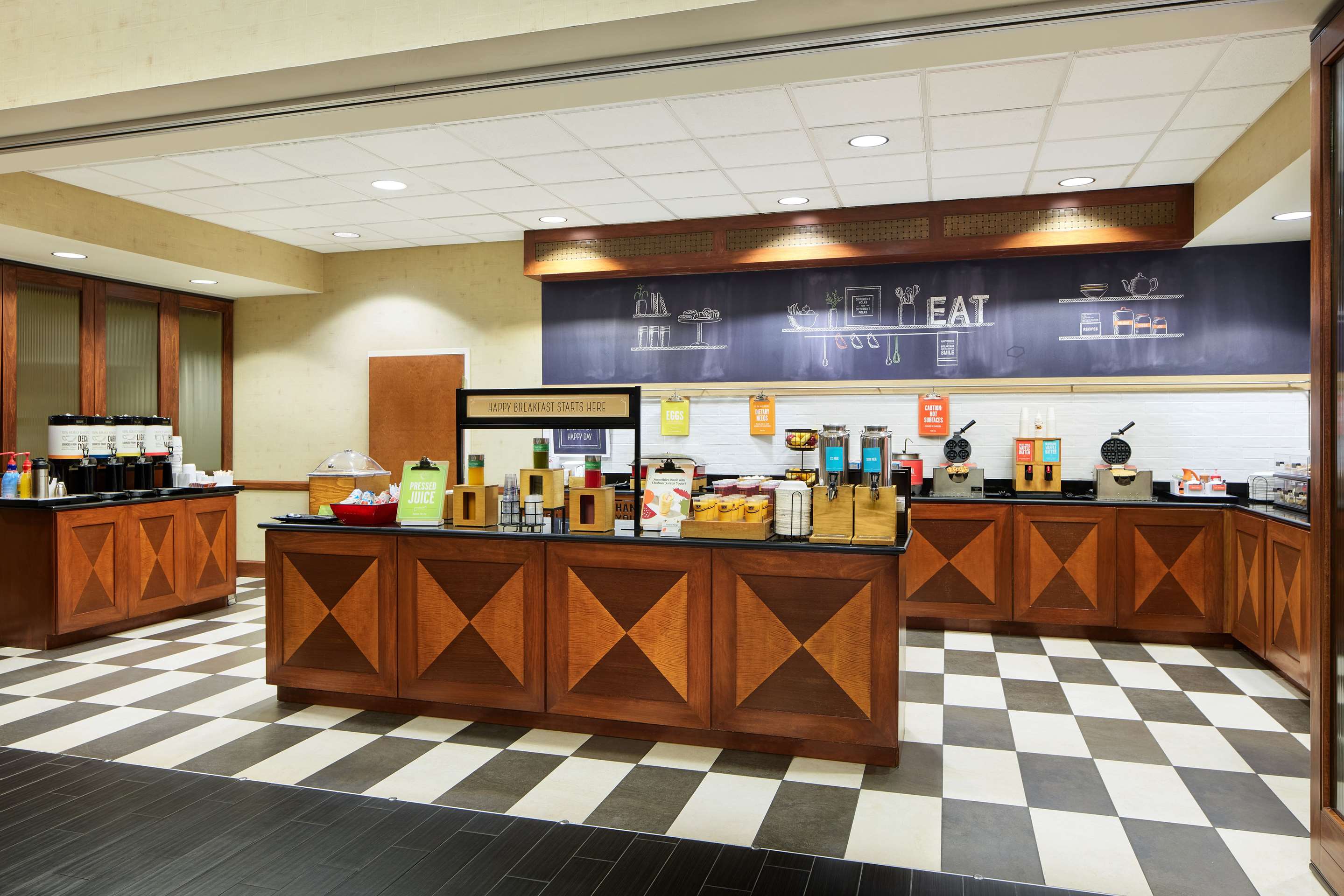 Breakfast Area | Hampton Inn and Suites Indianapolis - Fishers