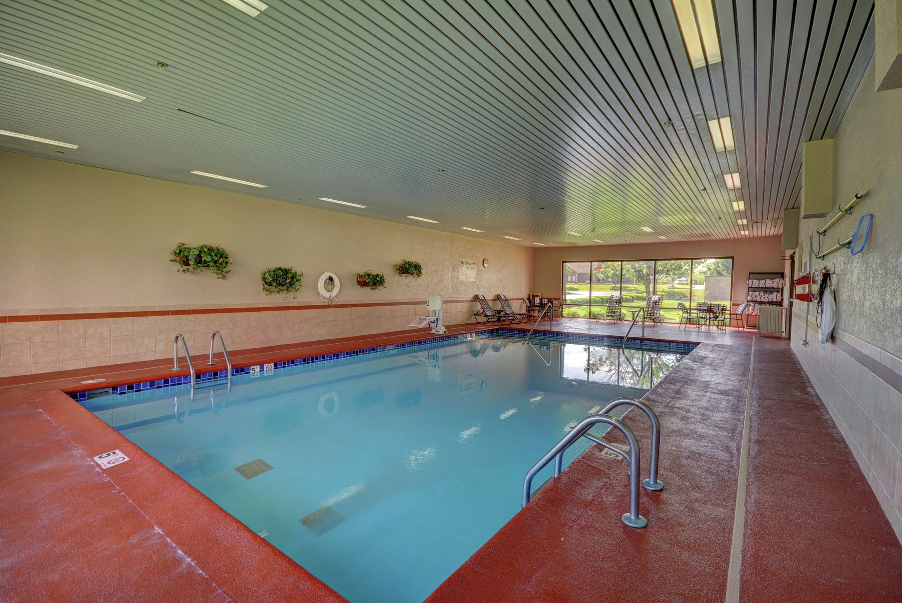 Pool | Hampton Inn Indianapolis-South