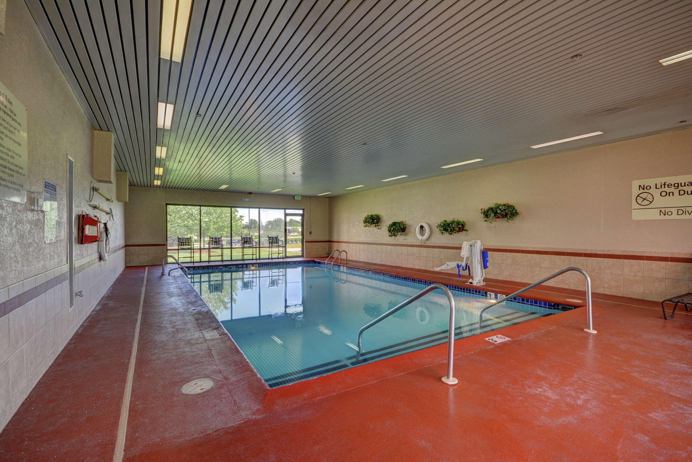 Pool | Hampton Inn Indianapolis-South