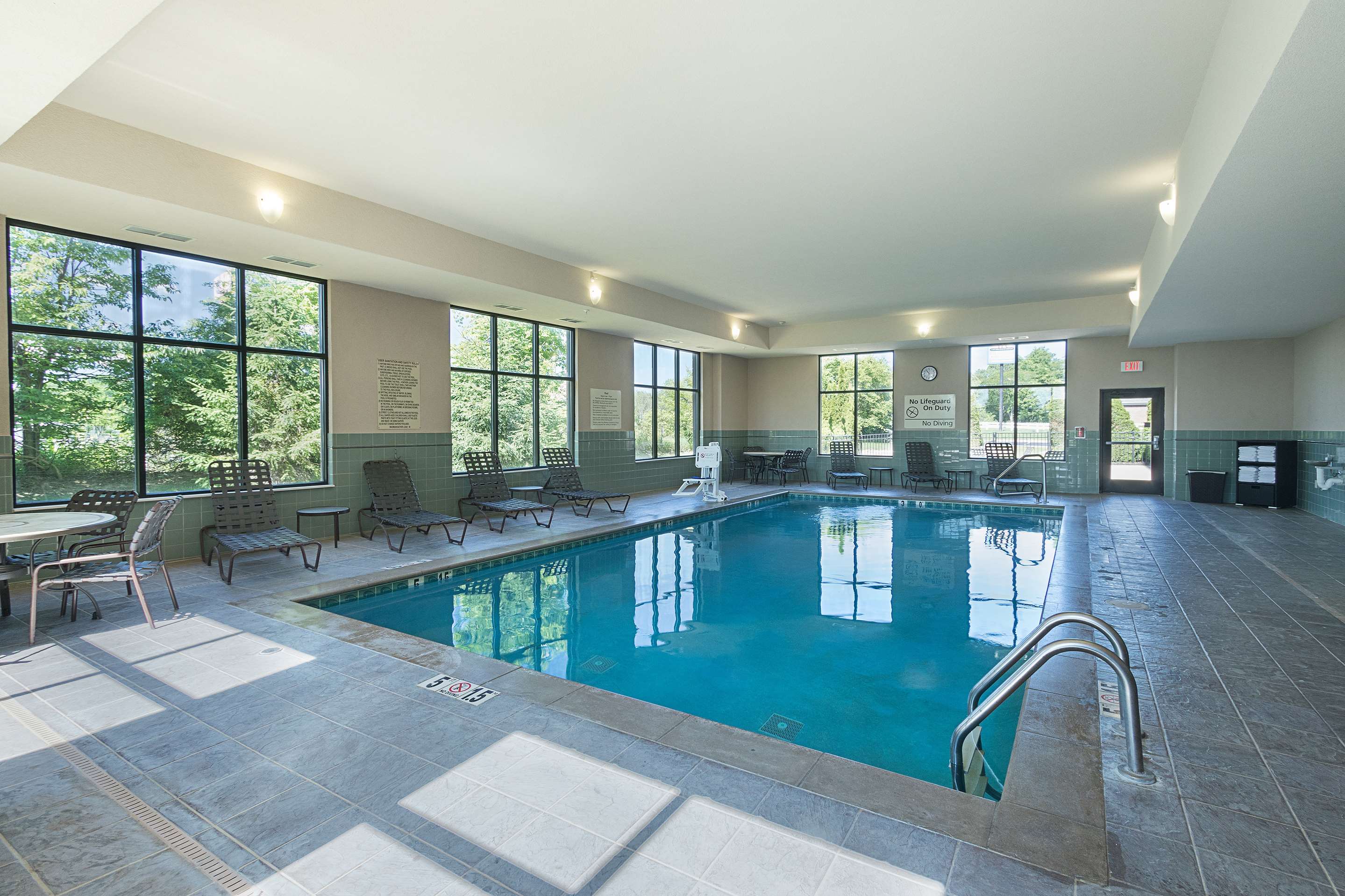 Pool | Hampton Inn & Suites Indianapolis/Brownsburg