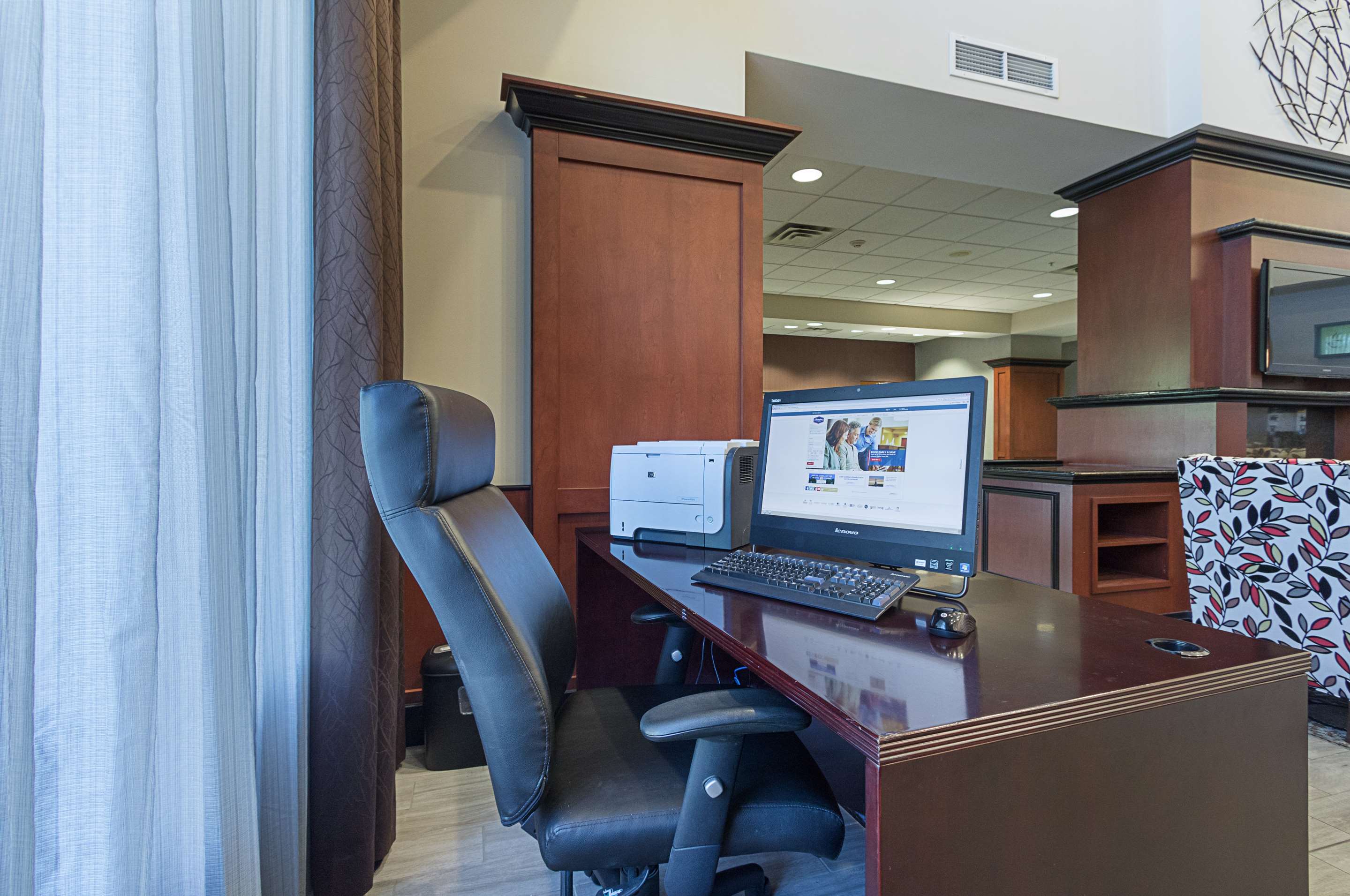 Business Center | Hampton Inn & Suites Indianapolis/Brownsburg