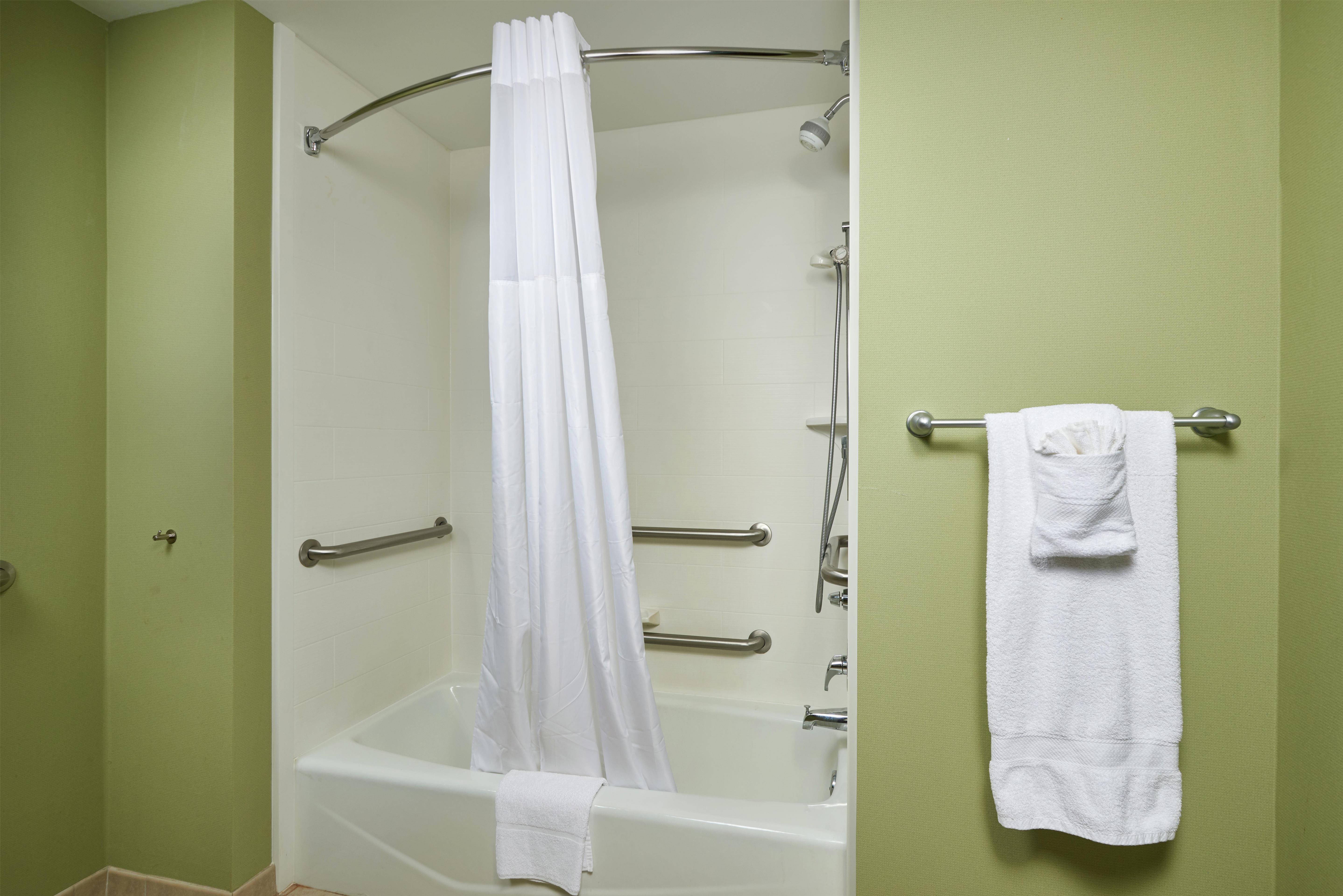 Hampton Inn Bermuda Run / Advance Room Type - 2QN MOB/HEARING ACC TUB NS
