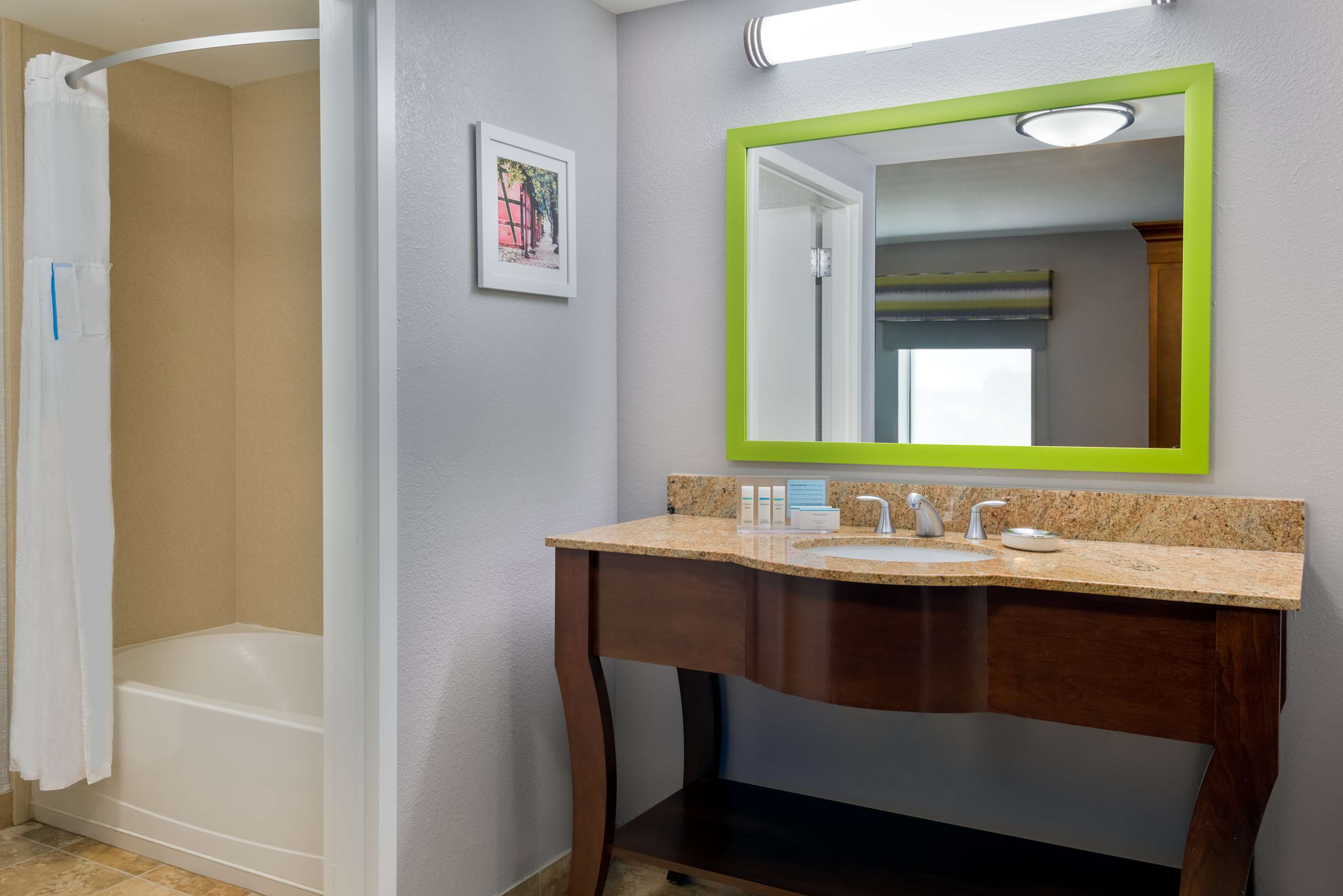 Guest room bath