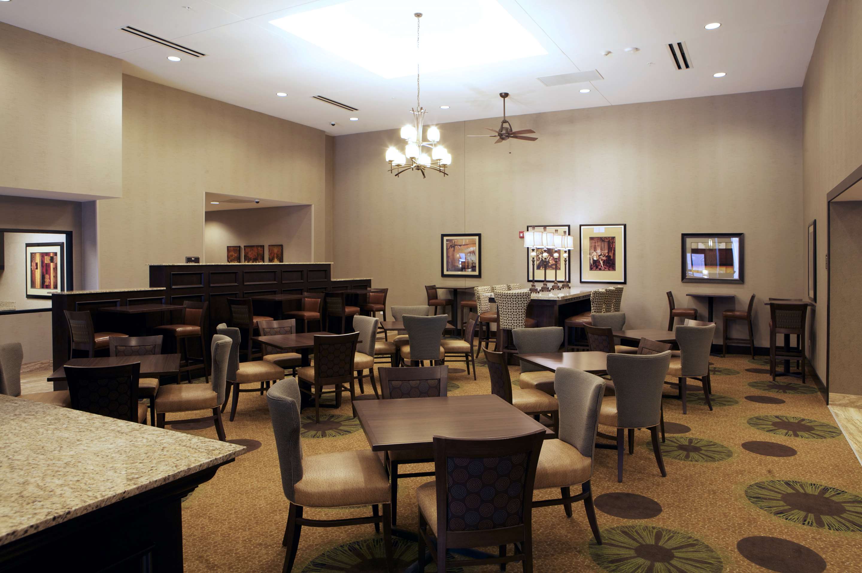 Restaurant | Homewood Suites by Hilton Coralville - Iowa River Landing