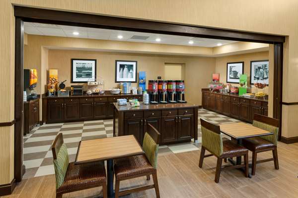 Restaurant - Hampton Inn & Suites Williamsport