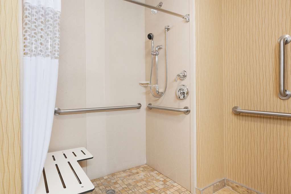 Hampton Inn & Suites by Hilton Williston Room Type - 1KG JR ST MOB HEAR ACC RI