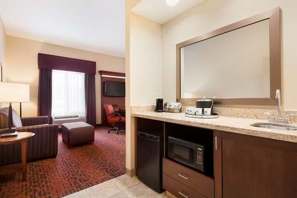  - Hampton Inn & Suites Williston