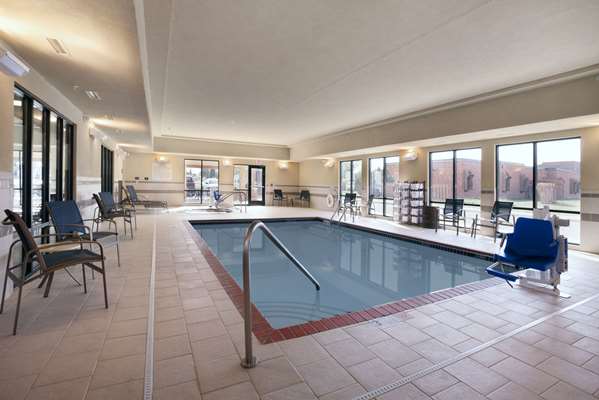 Pool - Hampton Inn & Suites Williston