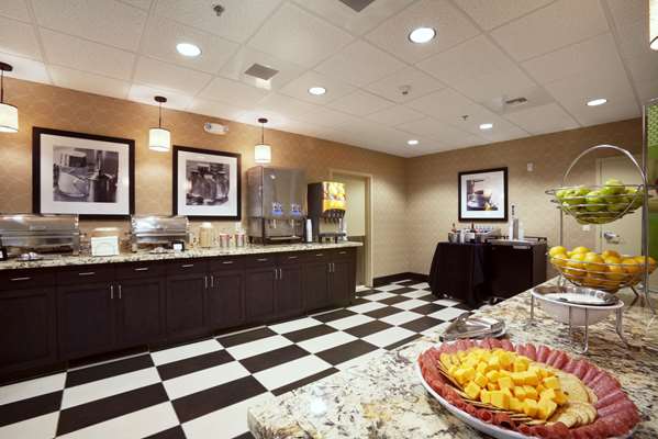 Amenities - Hampton Inn & Suites Williston