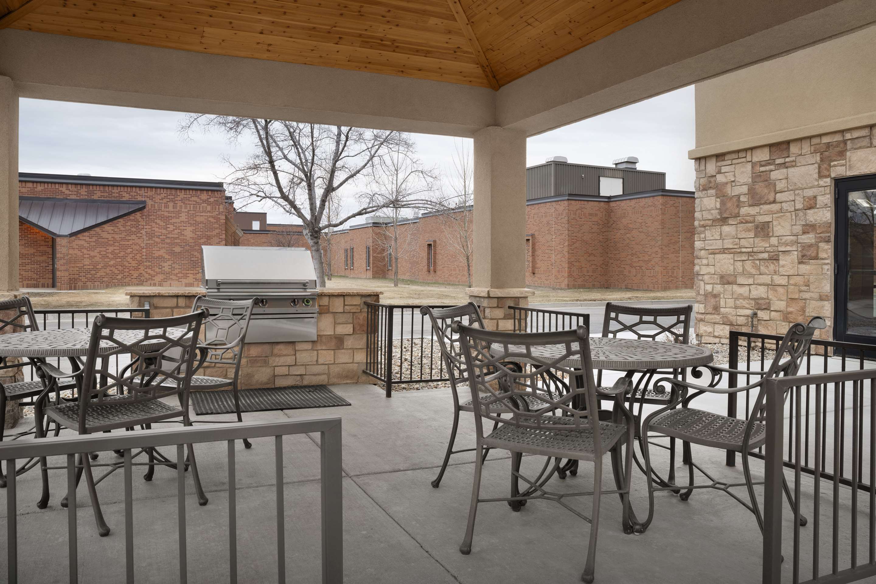 Exterior | Hampton Inn & Suites Williston