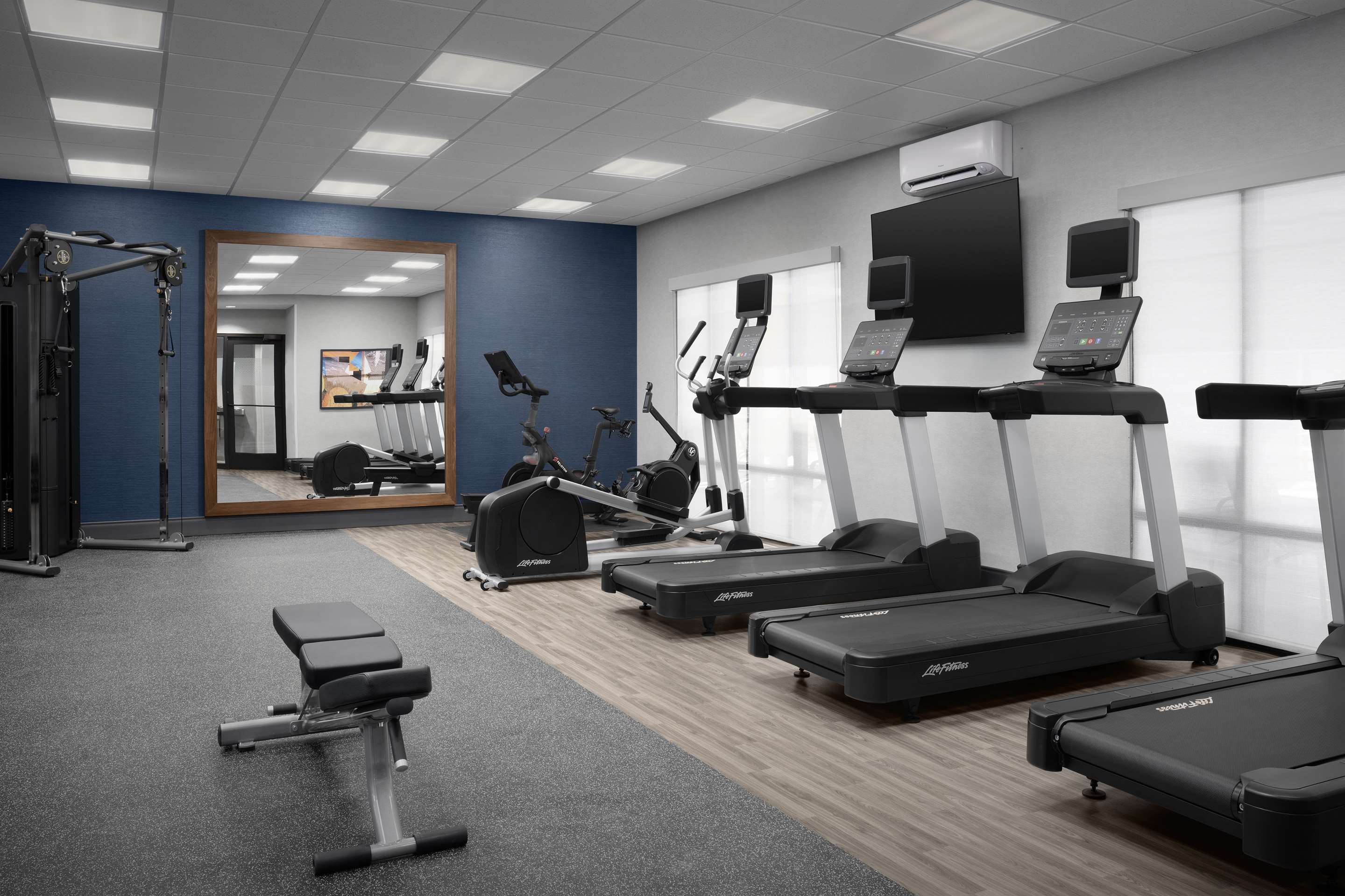 Health club fitness center gym | Hampton Inn & Suites Williston