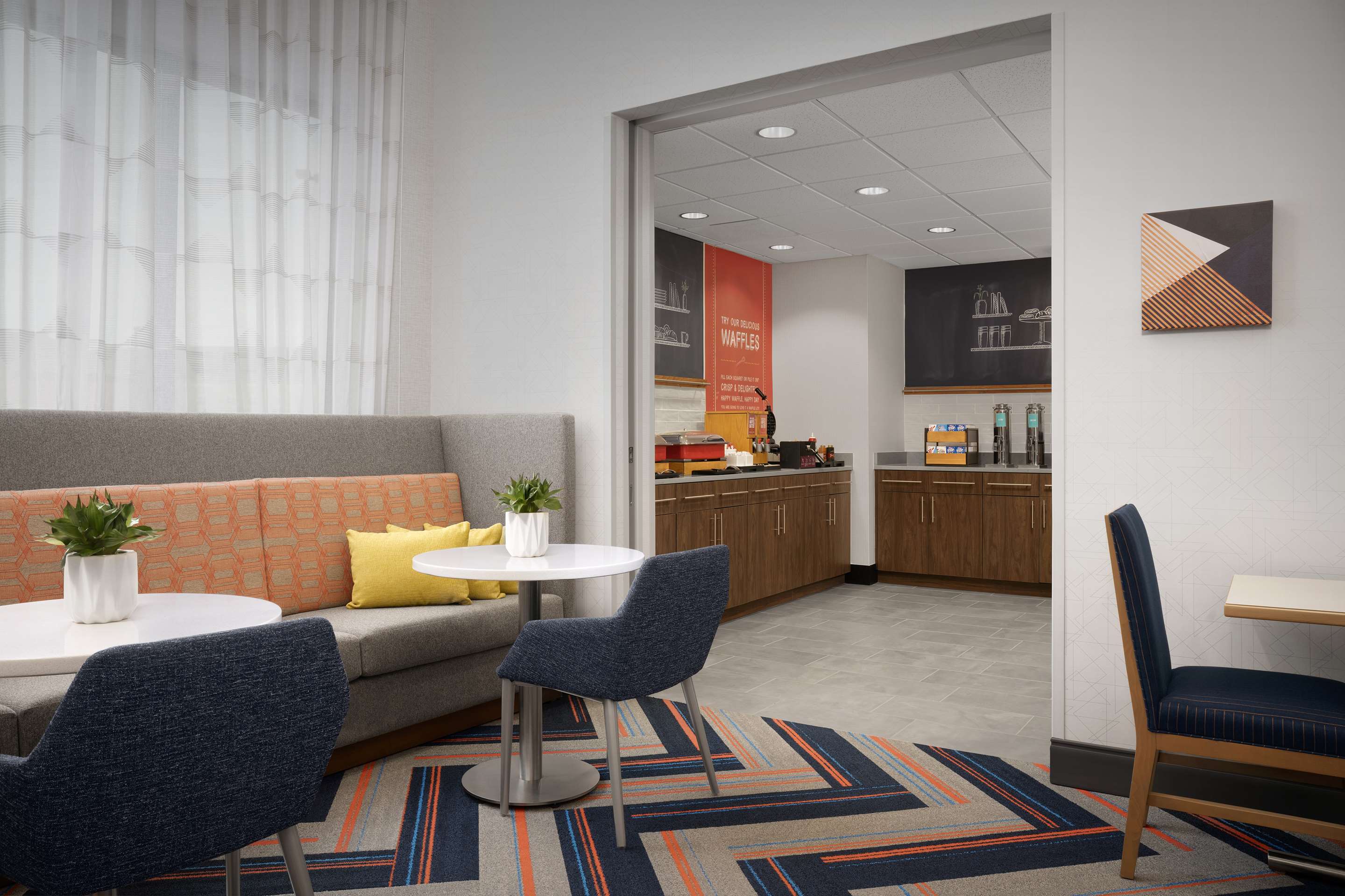 Breakfast Area | Hampton Inn & Suites Williston