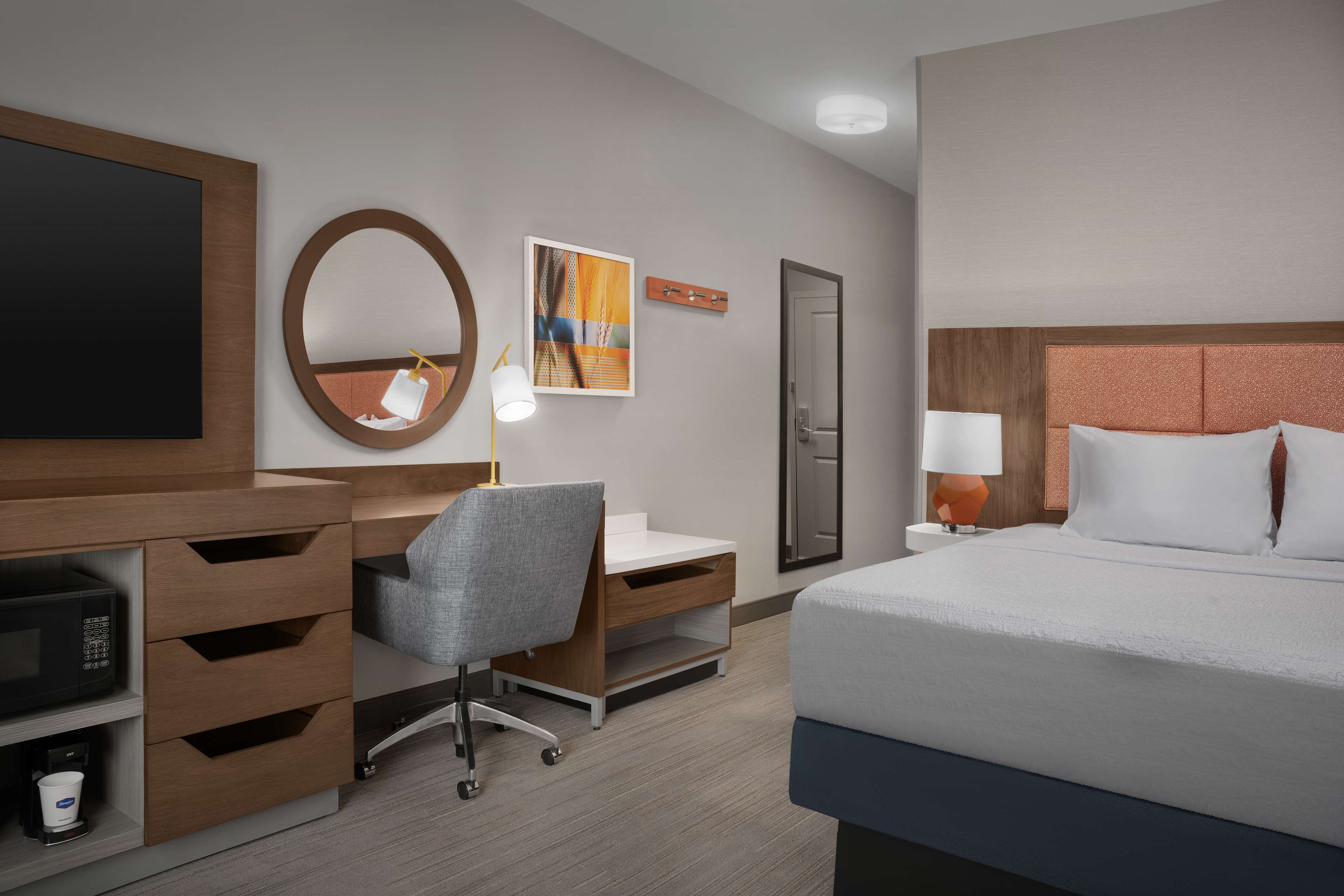 Hampton Inn & Suites by Hilton Williston Room Type - 1 KING BED LARGER ROOM