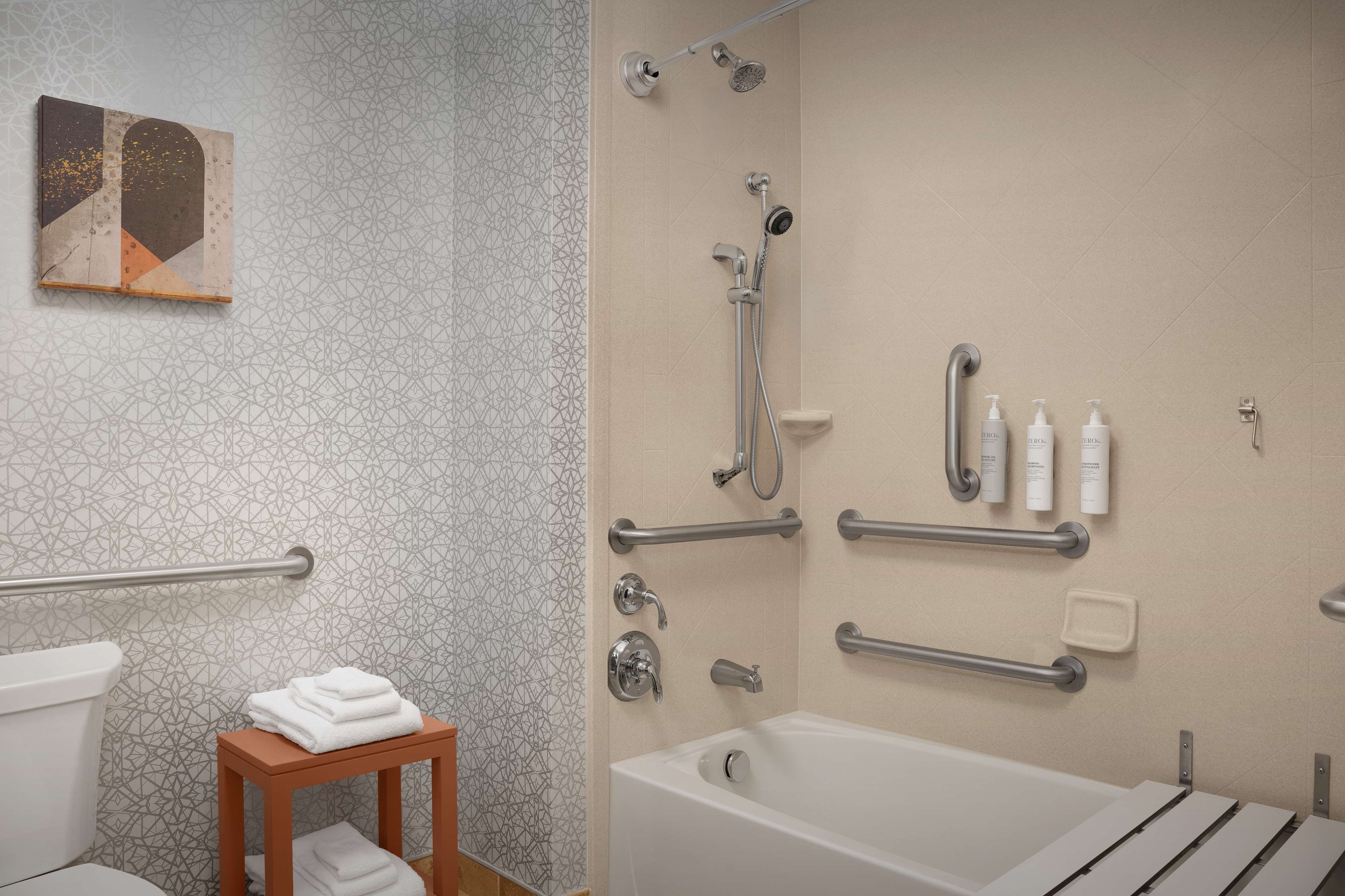Hampton Inn & Suites by Hilton Williston Room Type - 1KNG MOB HEAR ACC W TUB NS