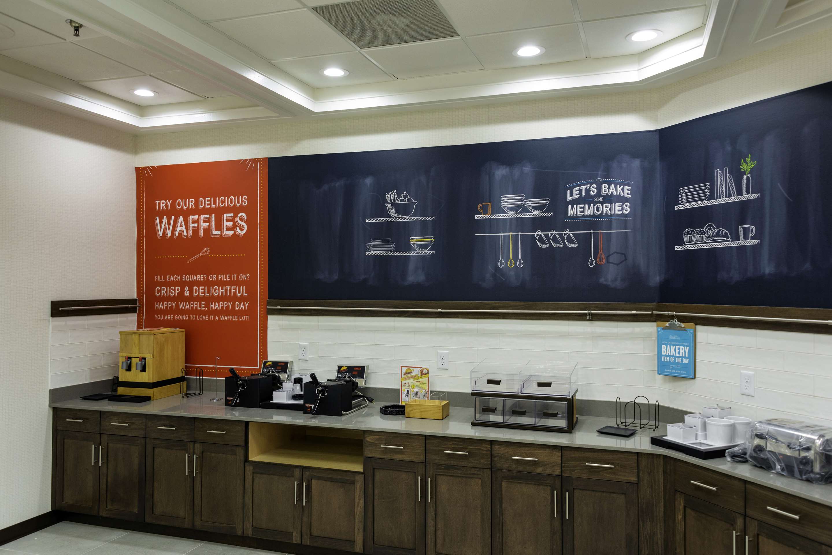 Breakfast Area | Hampton Inn Kinston