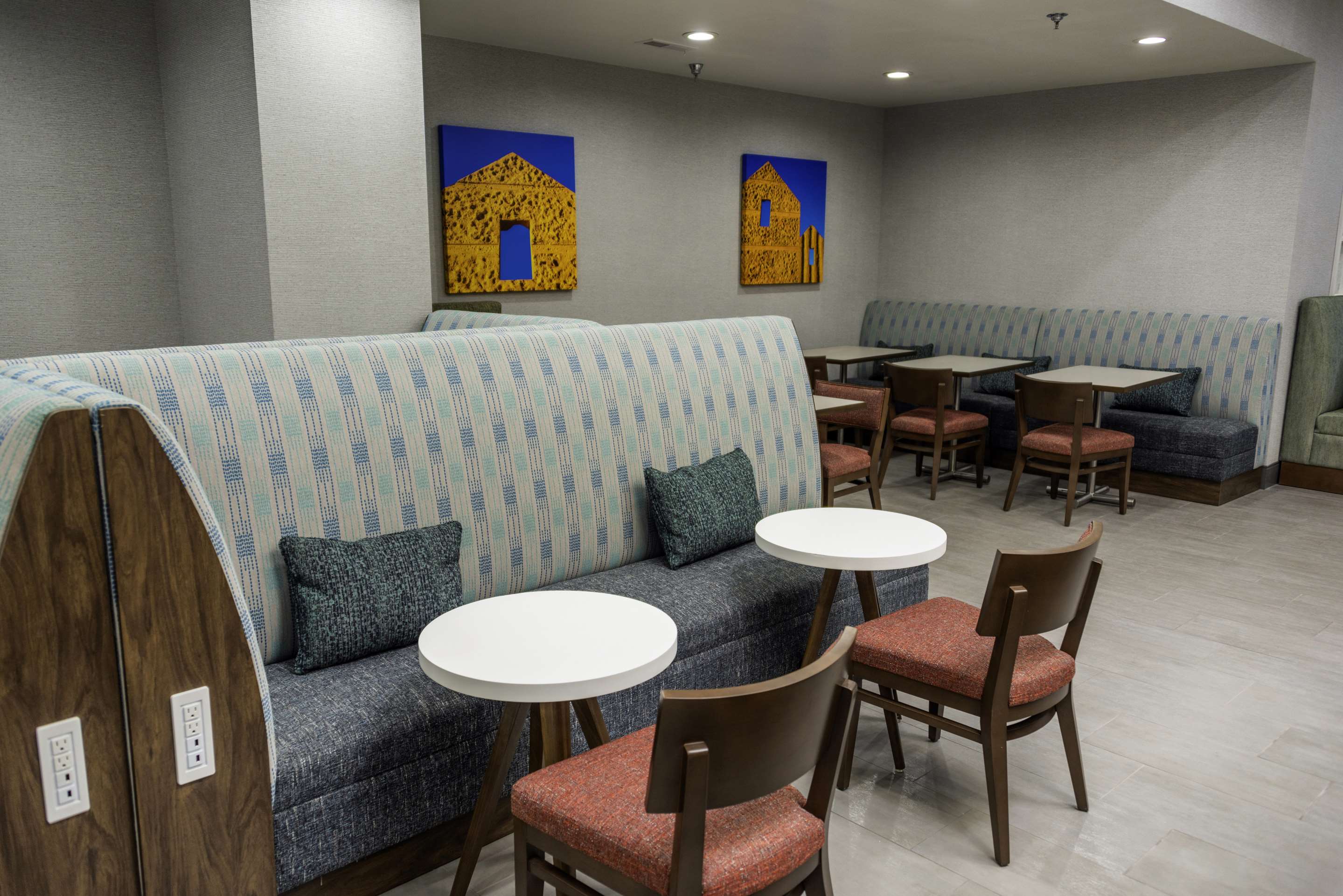 Breakfast Area | Hampton Inn Kinston