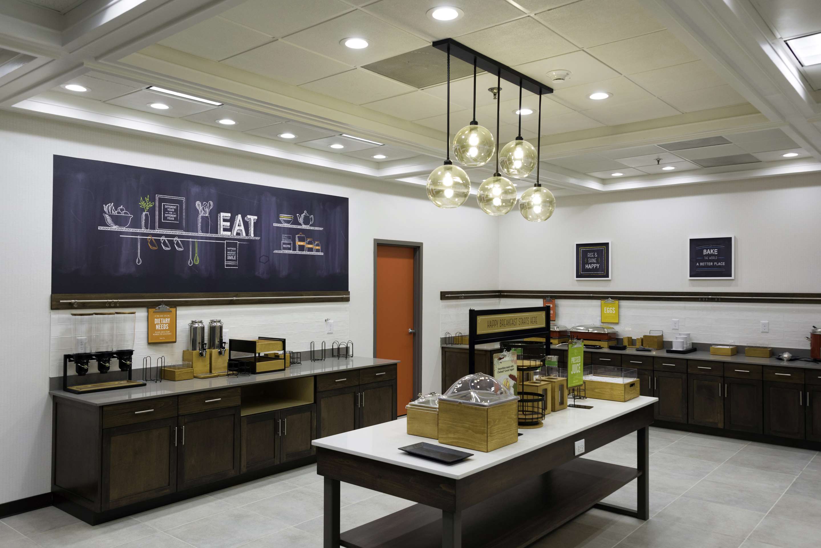 Breakfast Area | Hampton Inn Kinston