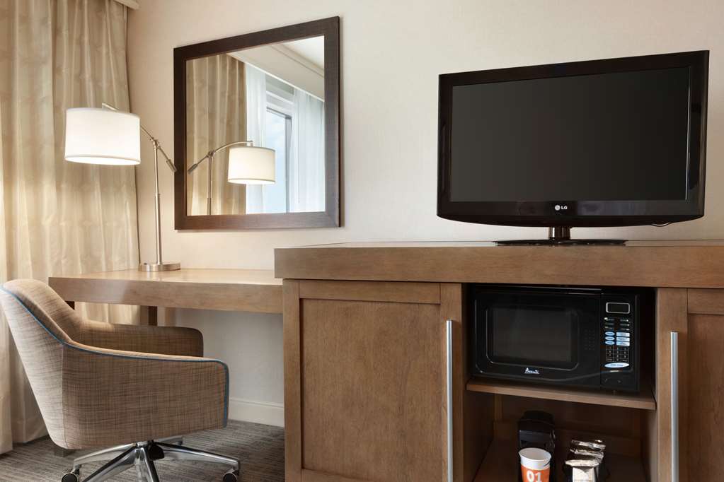 Hampton Inn Long Island-Brookhaven Room Type - 1 KING MOB HEA ACC TUB STE