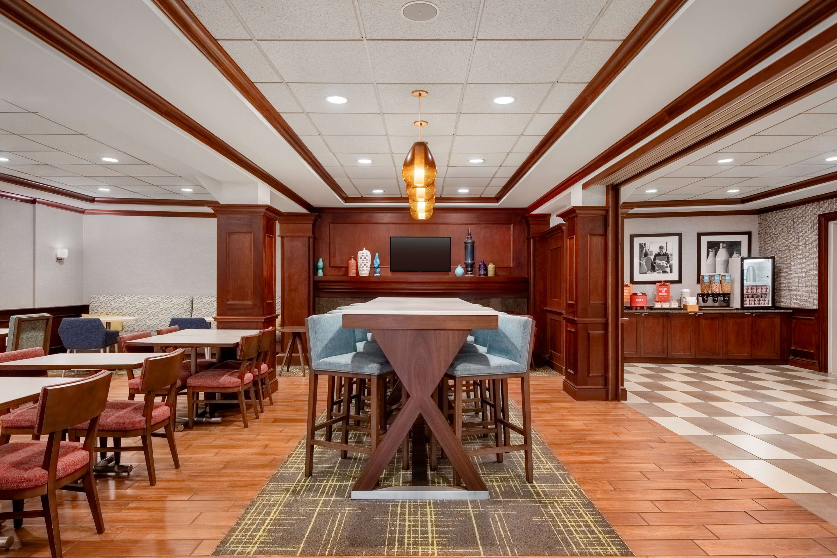 Lobby | Hampton Inn Long Island-Brookhaven