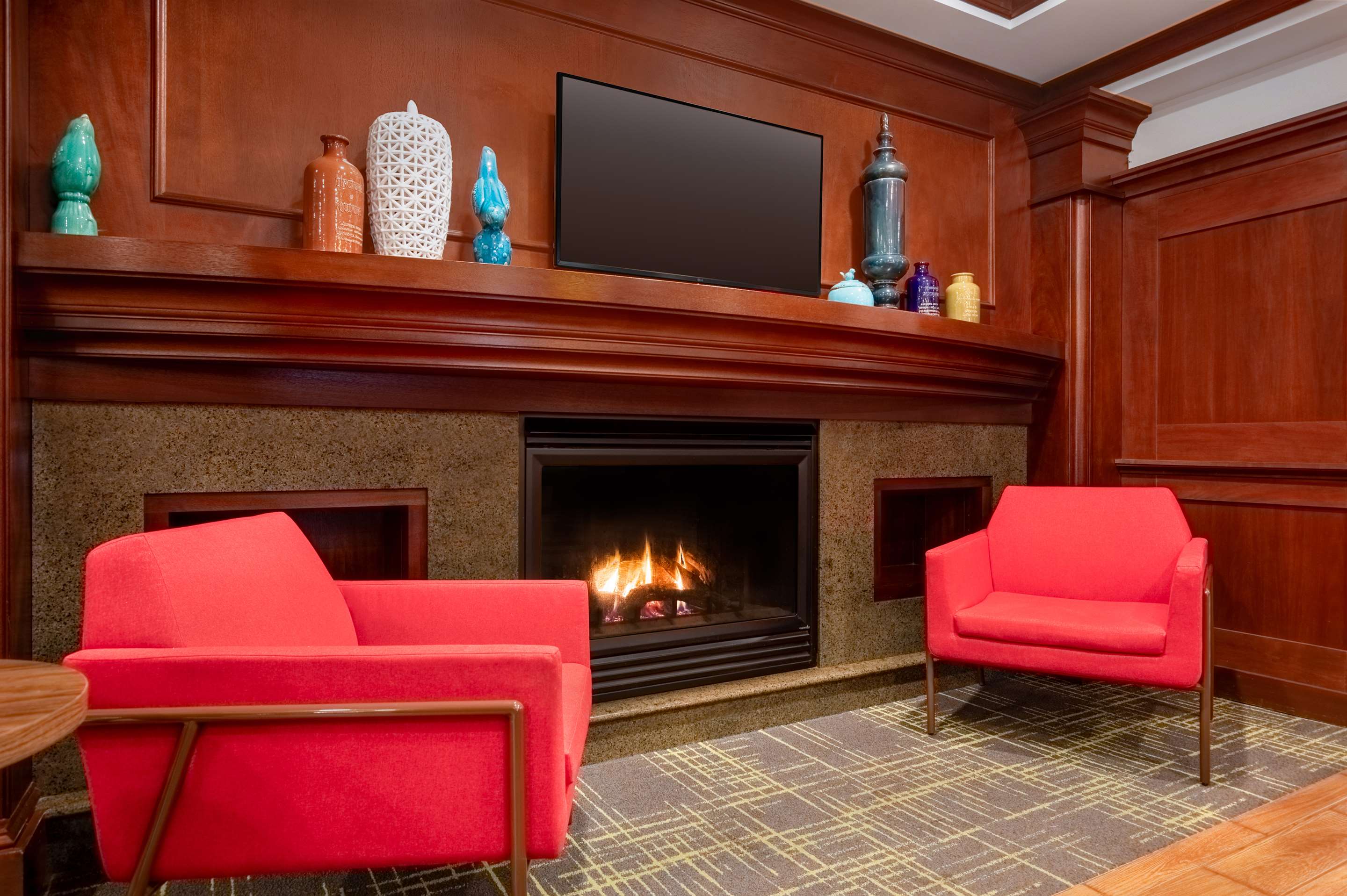 Lobby | Hampton Inn Long Island-Brookhaven