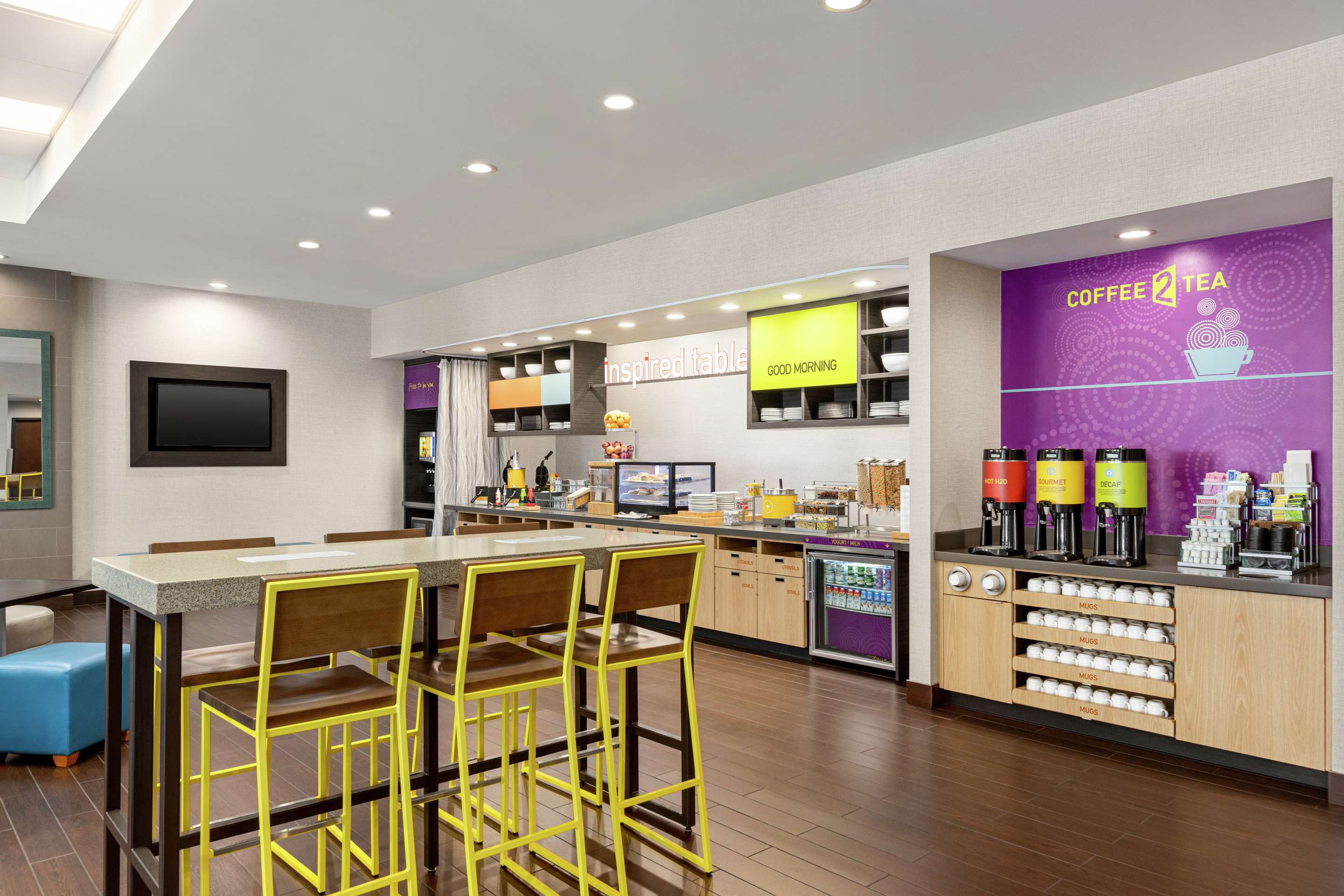 Breakfast Area | Home2 Suites by Hilton NY Long Island City/Manhattan View