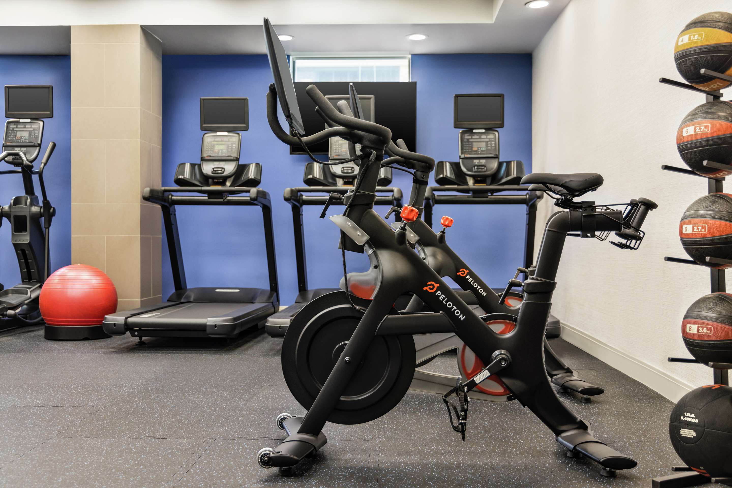 Health club fitness center gym | Home2 Suites by Hilton NY Long Island City/Manhattan View