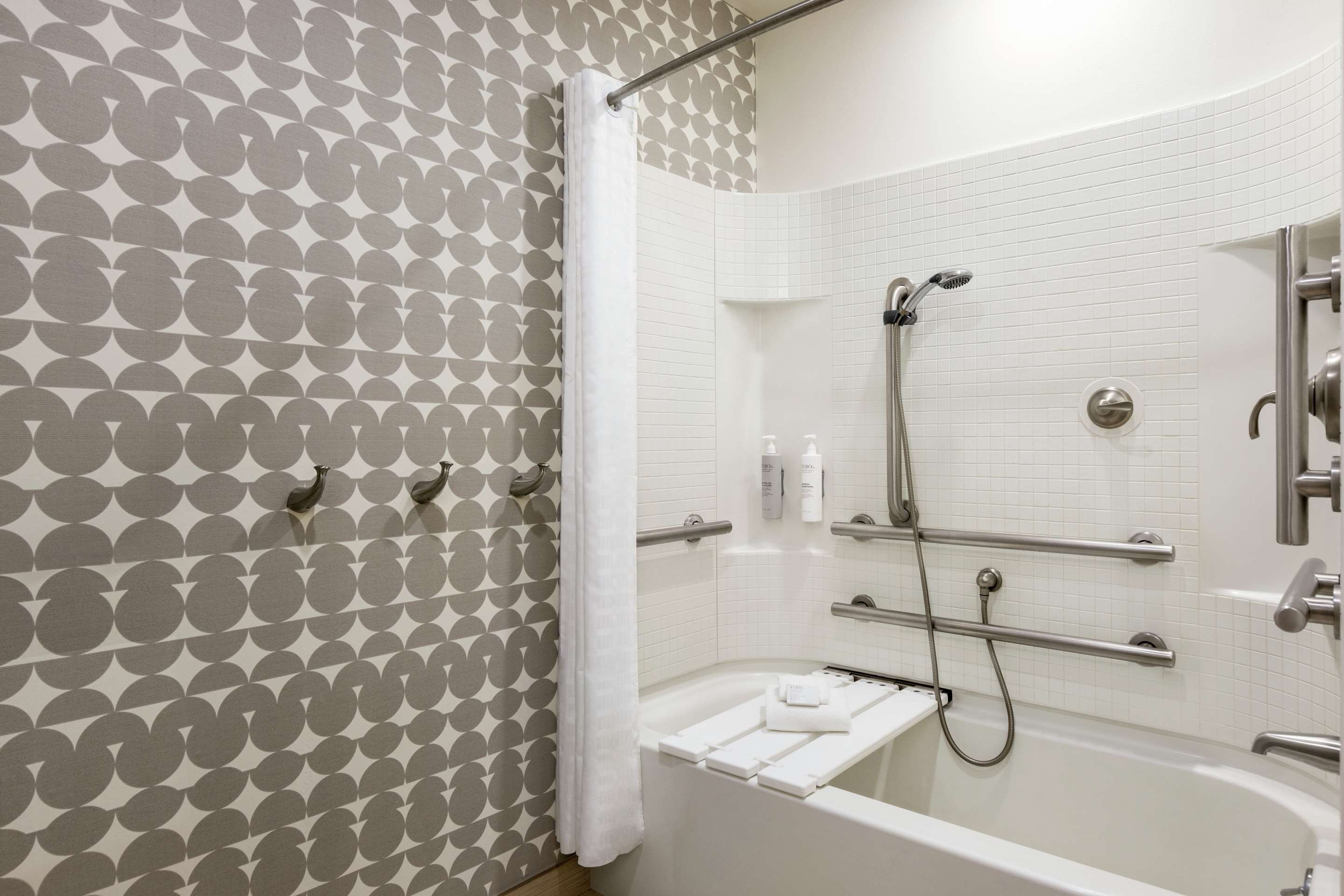 Guest room bath