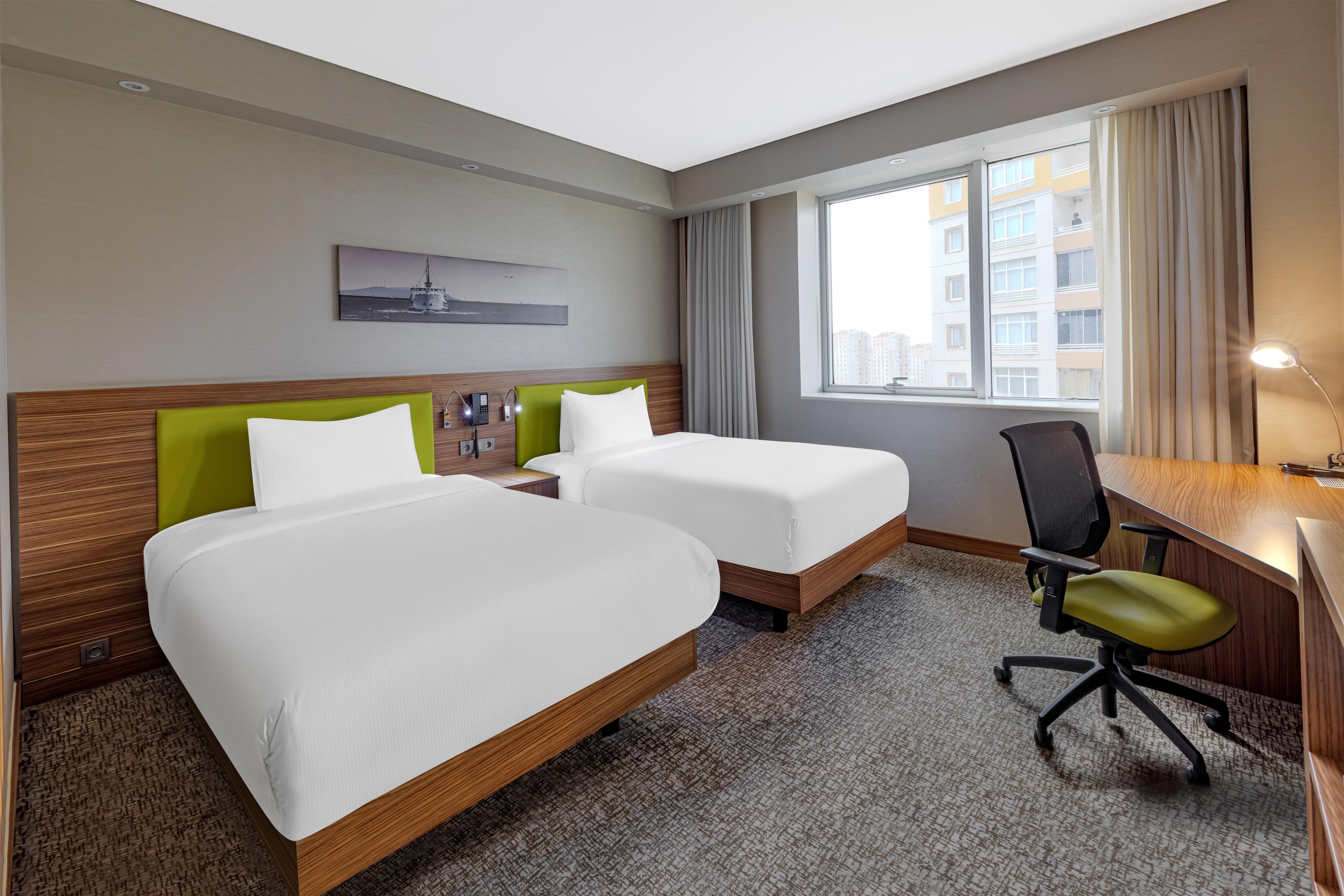 Hampton by Hilton Istanbul Kayasehir Room Type - TWIN ROOM W  FRIDGE NS