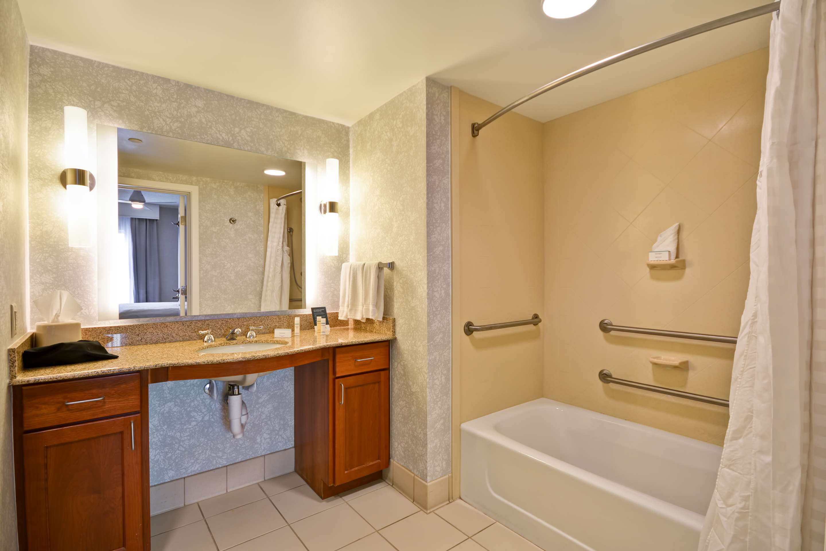 Guest room bath
