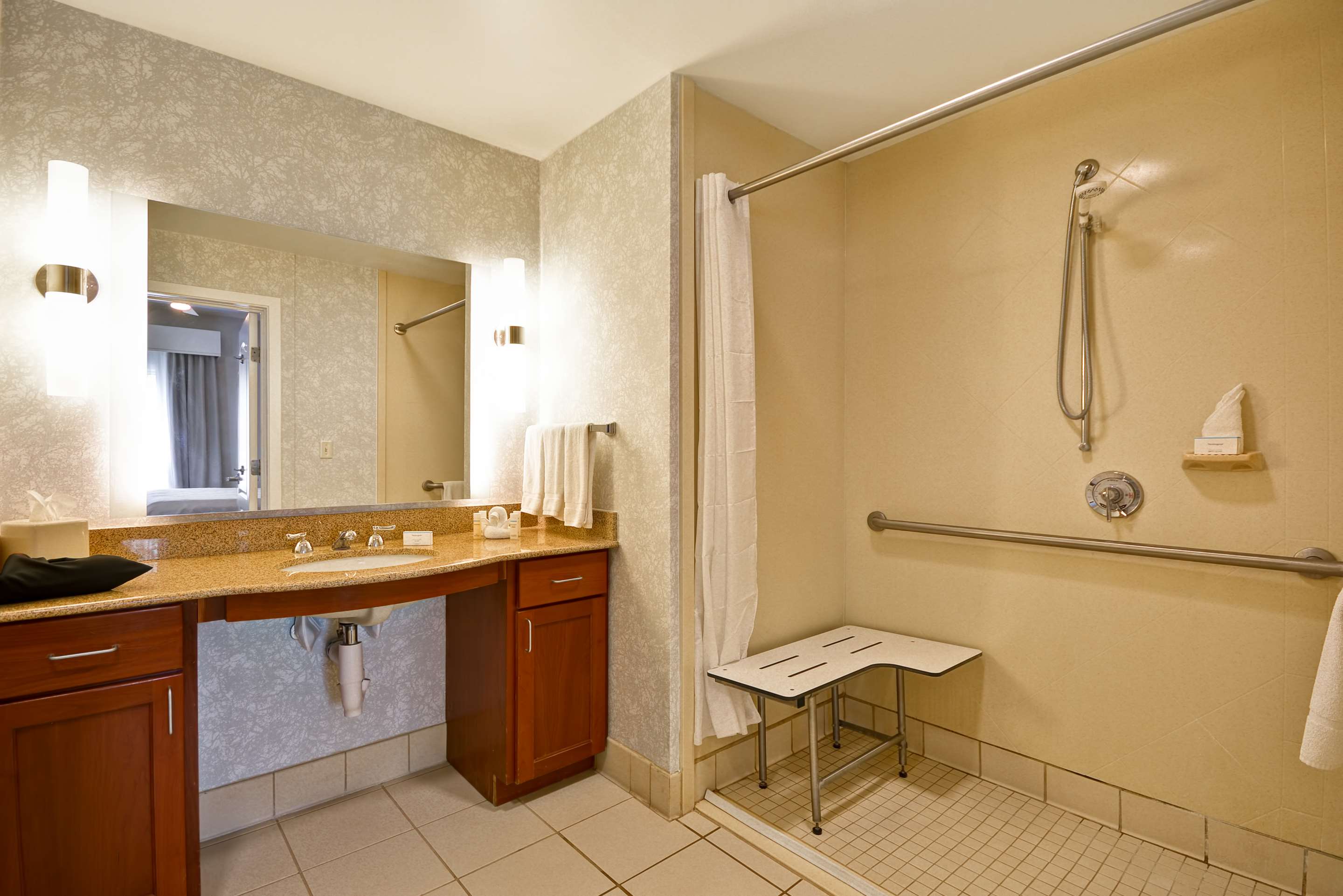 Guest room bath