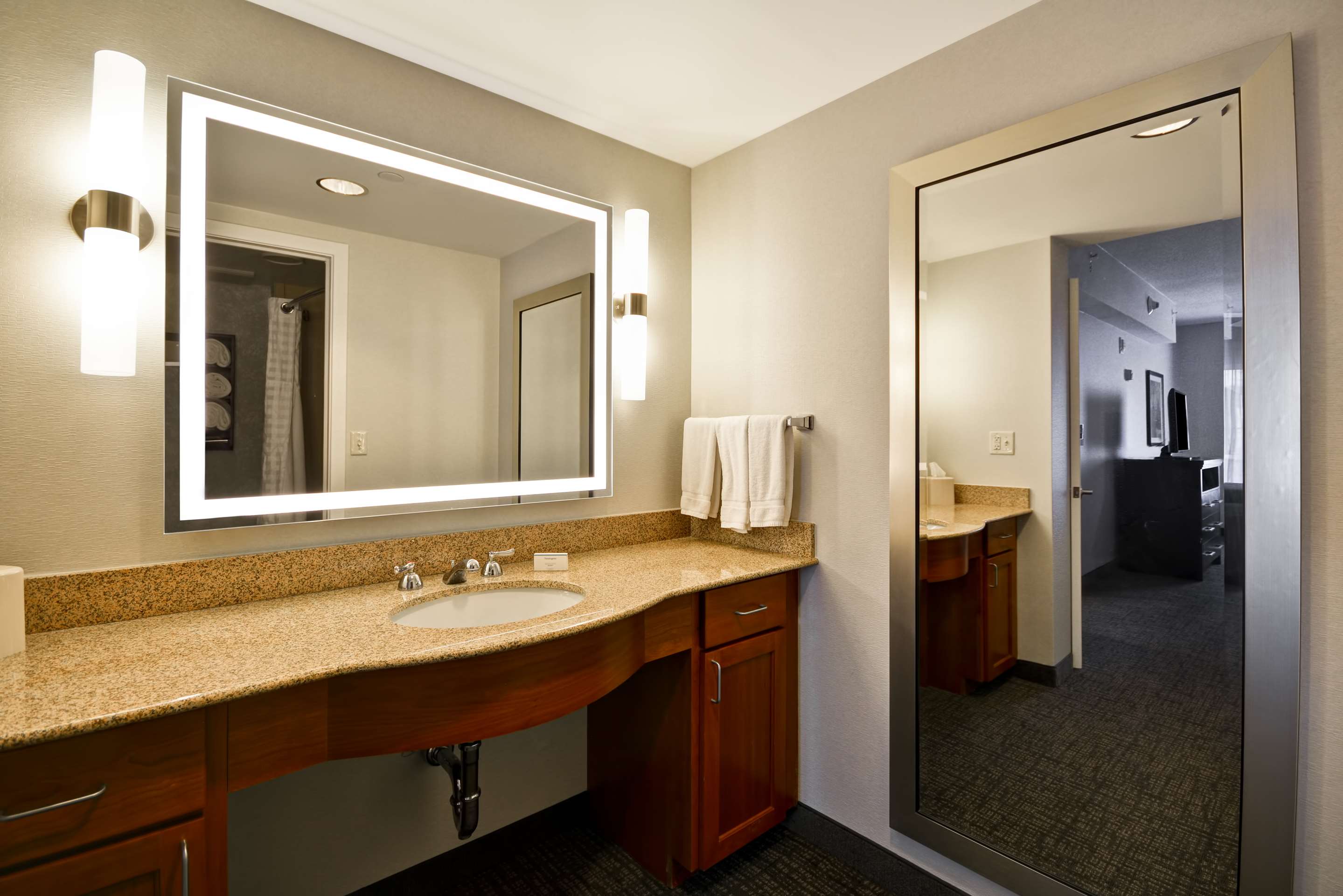 Guest room bath