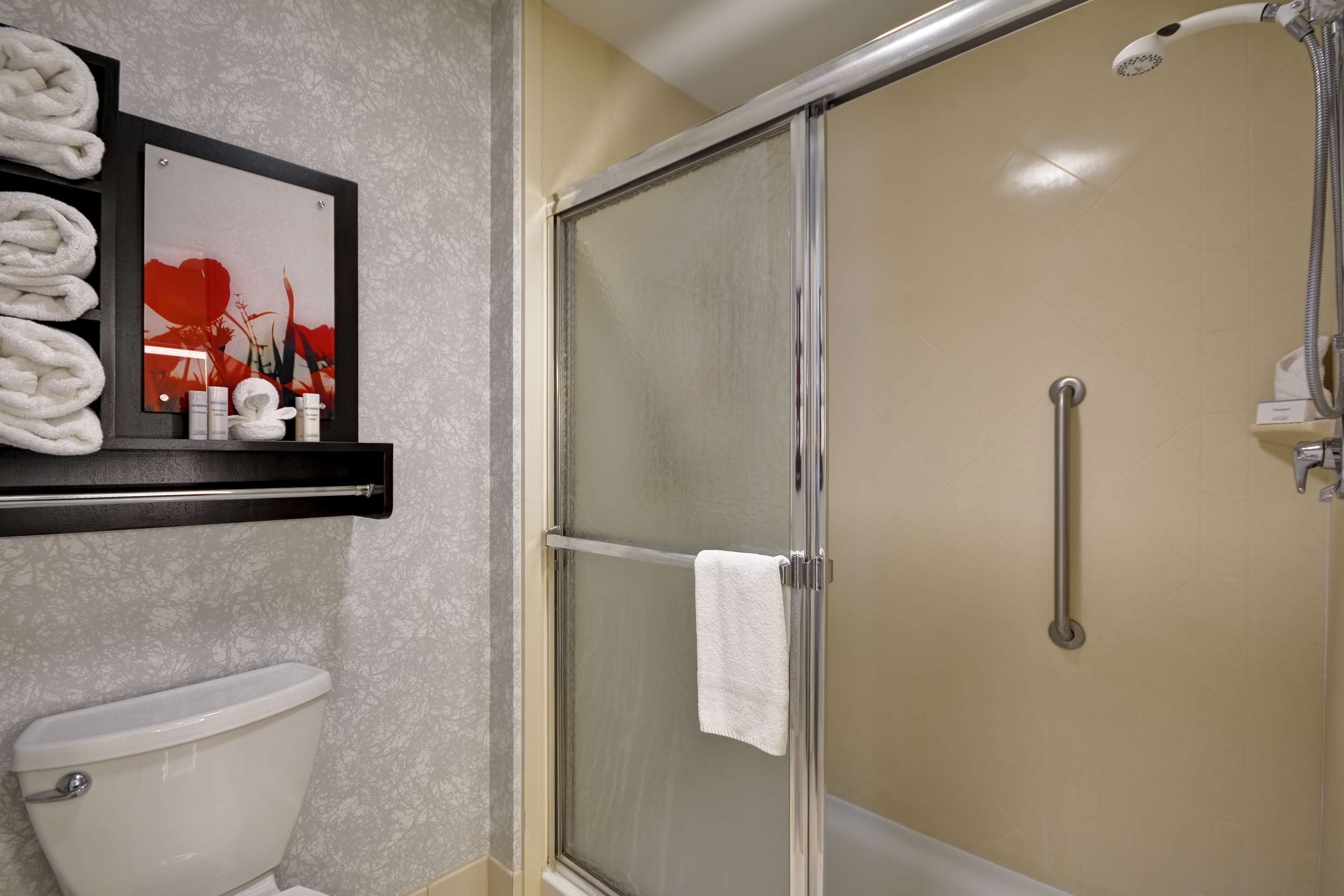 Guest room bath