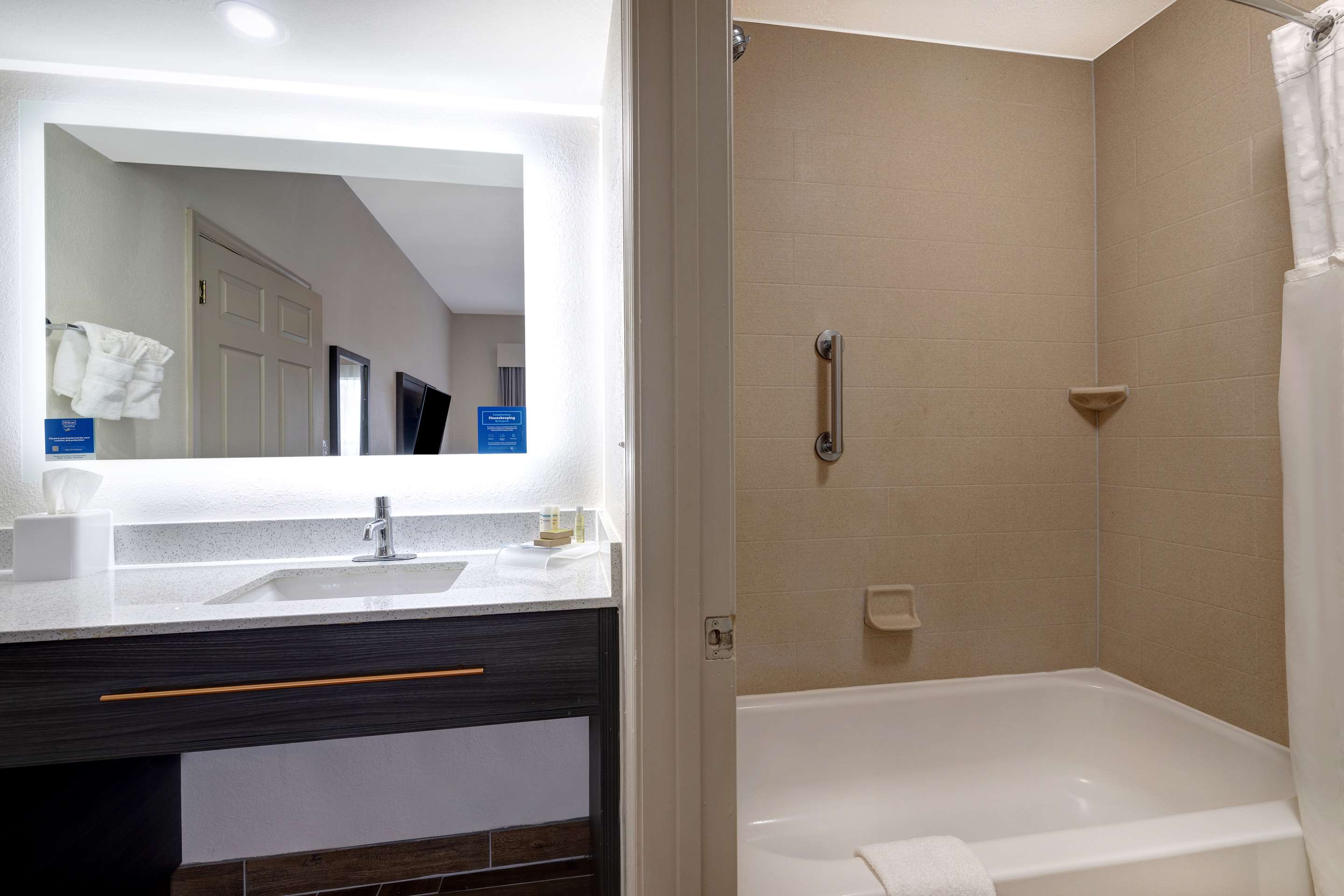 Guest room bath