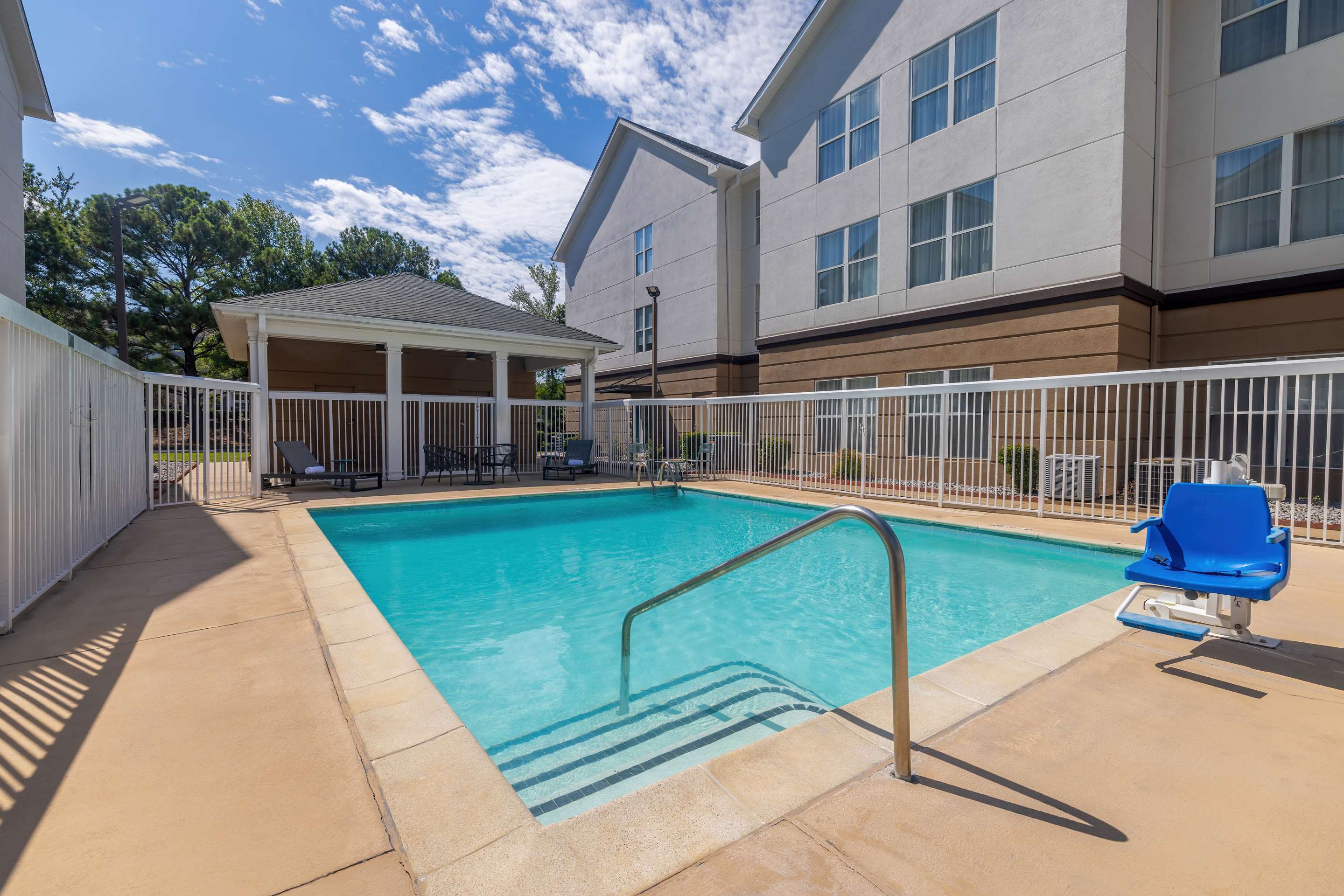 Pool | Homewood Suites by Hilton Jackson-Ridgeland