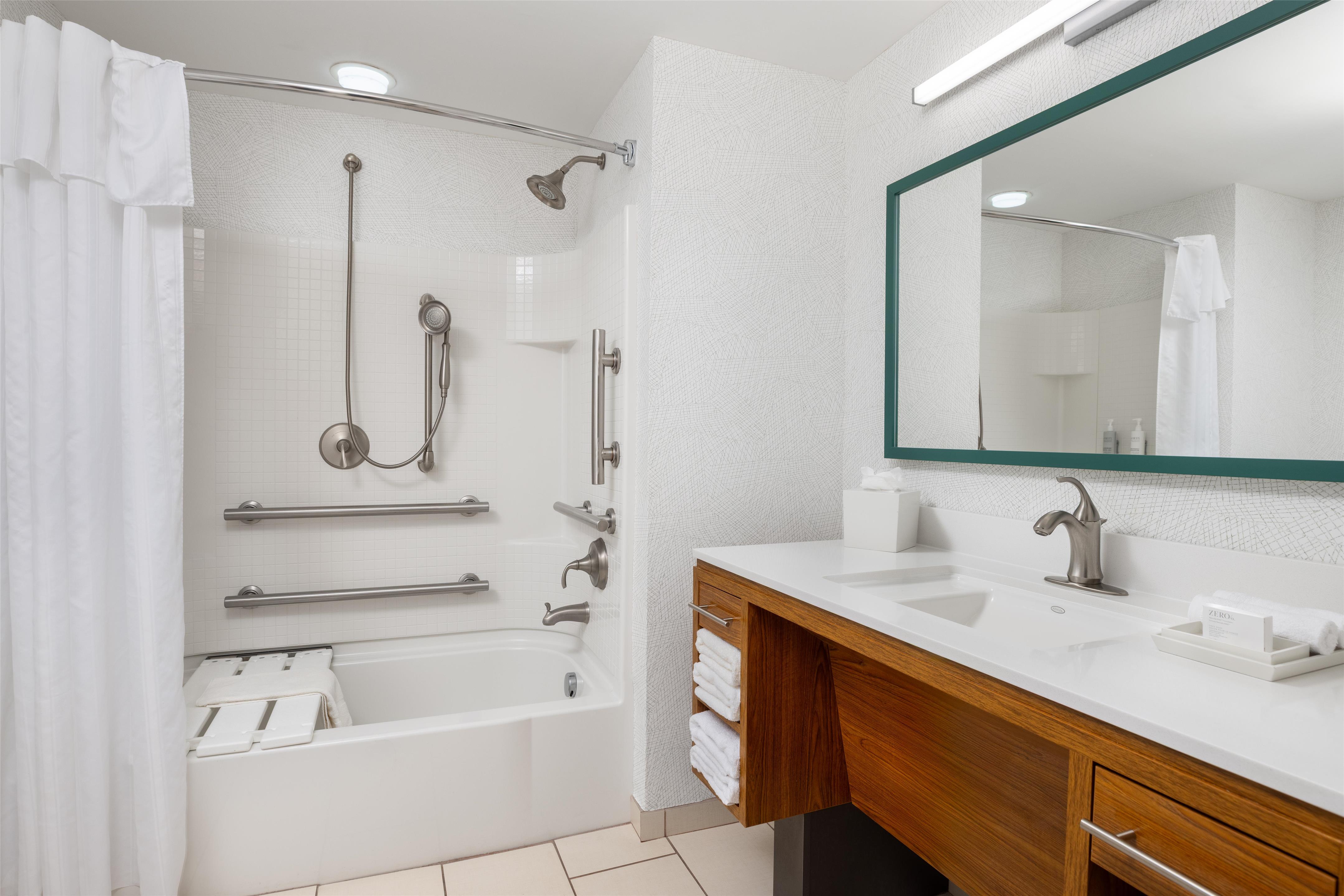 Guest room bath