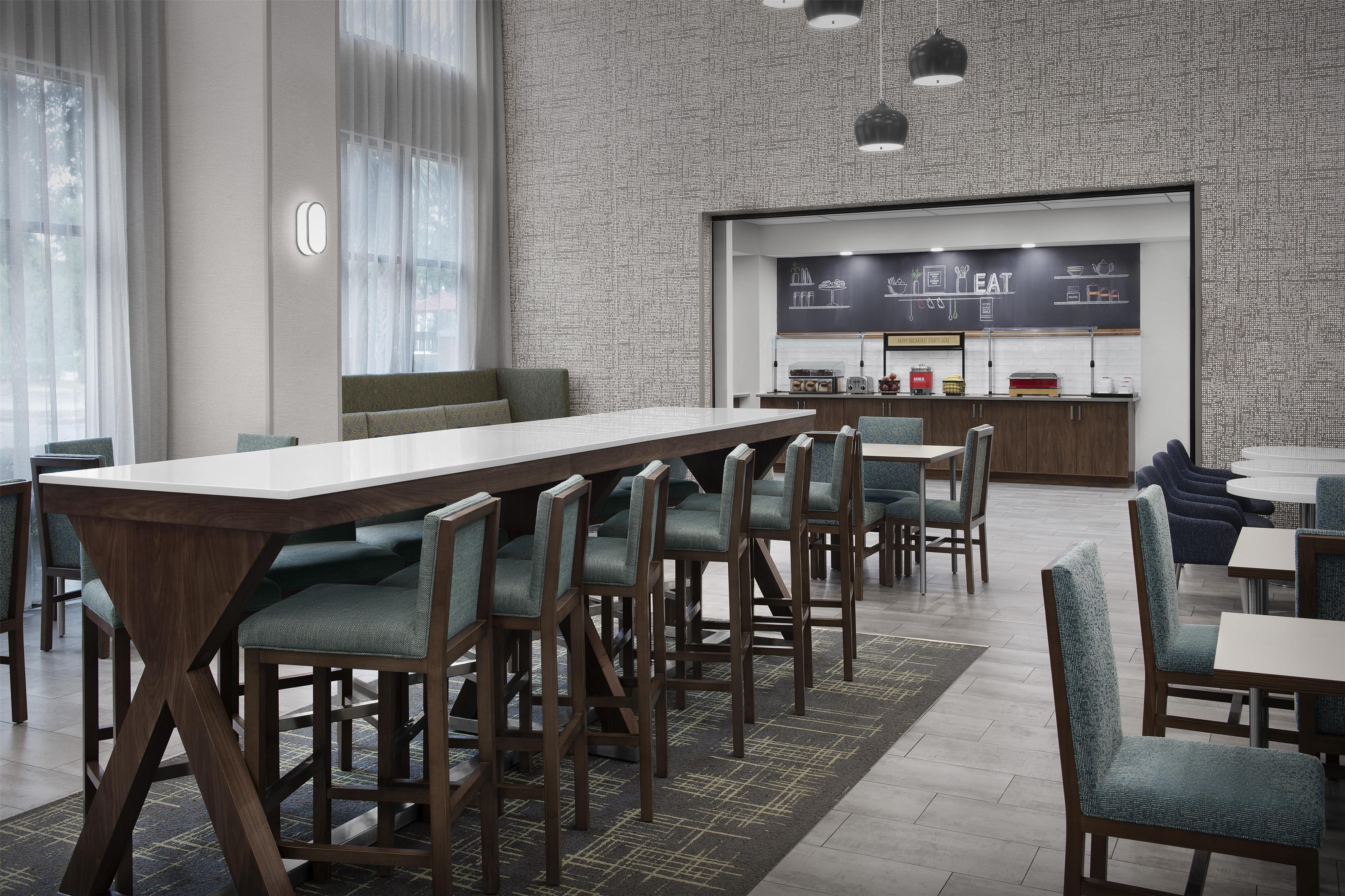 Breakfast Area | Hampton Inn & Suites Jacksonville South - Bartram Park