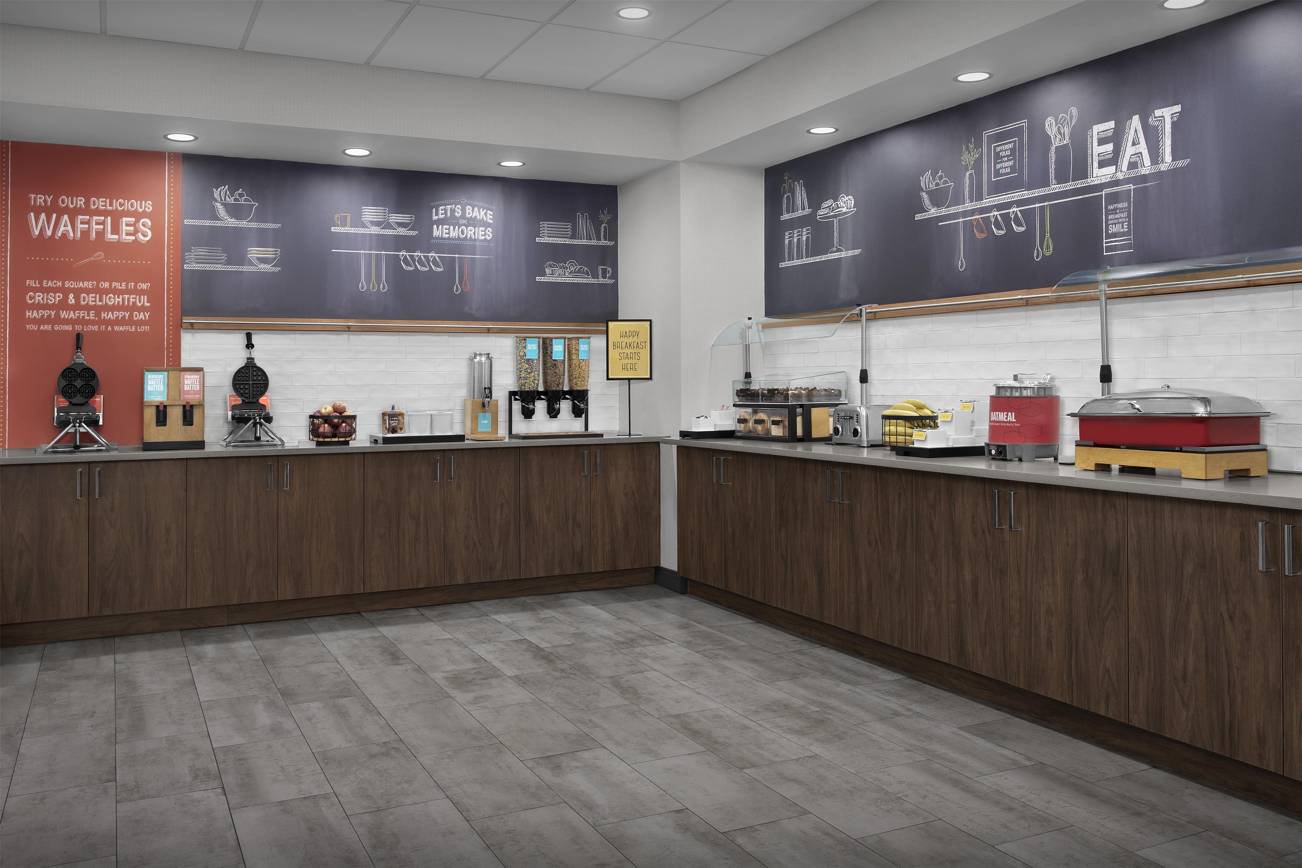 Breakfast Area | Hampton Inn & Suites Jacksonville South - Bartram Park