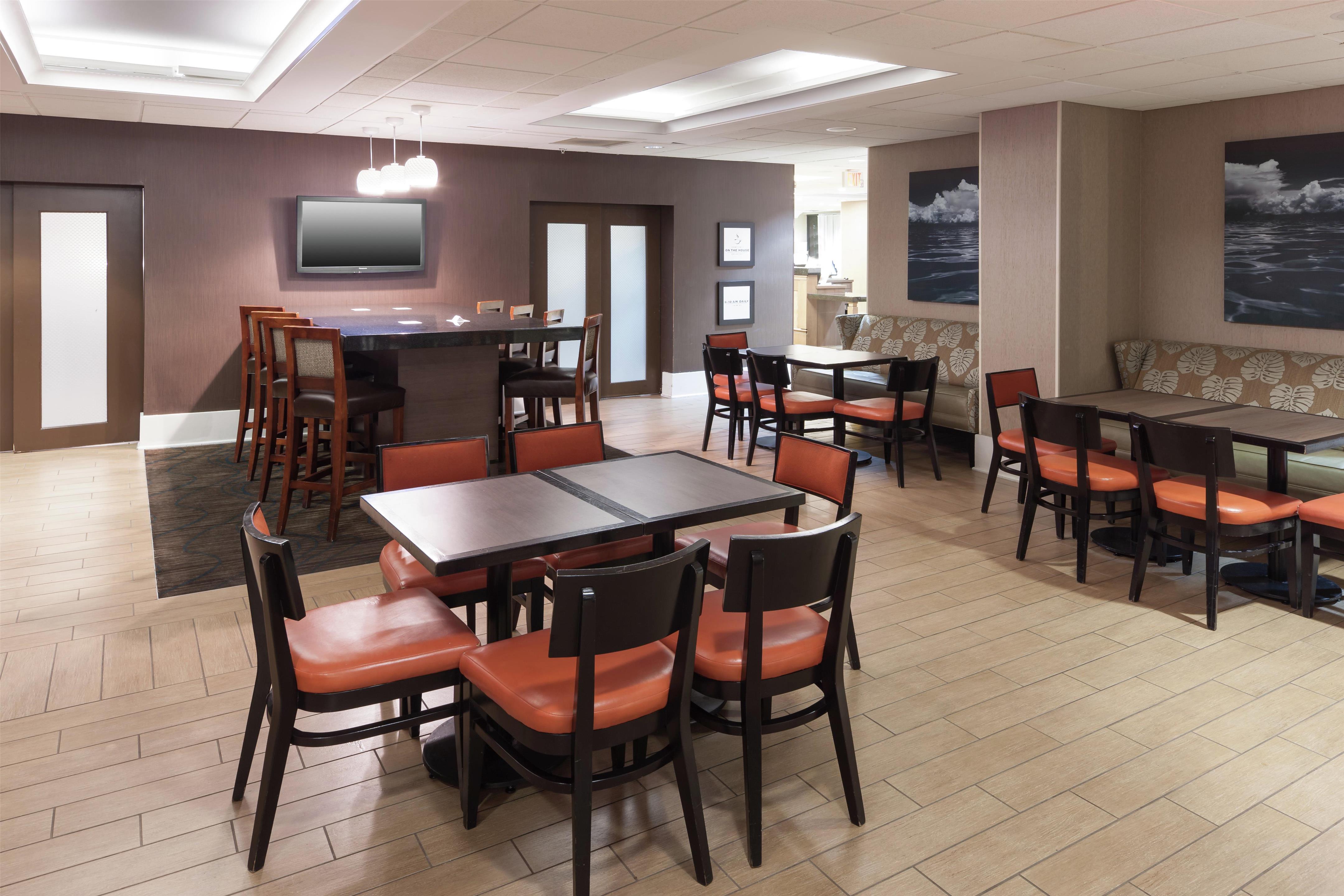 Restaurant | Hampton Inn Jacksonville Beach/Oceanfront